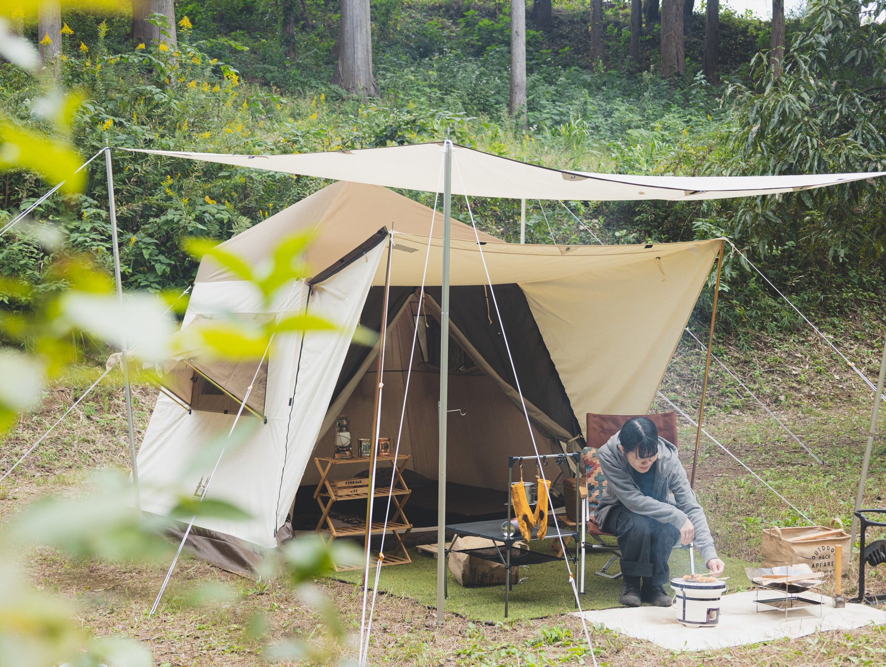 森の中でのんびりゆったりと自分だけの時間を楽しむ1日1人限定の日帰りキャンププラン「おひとり様向けデイキャンププラン」を農園リゾートTHE FARMから販売開始。