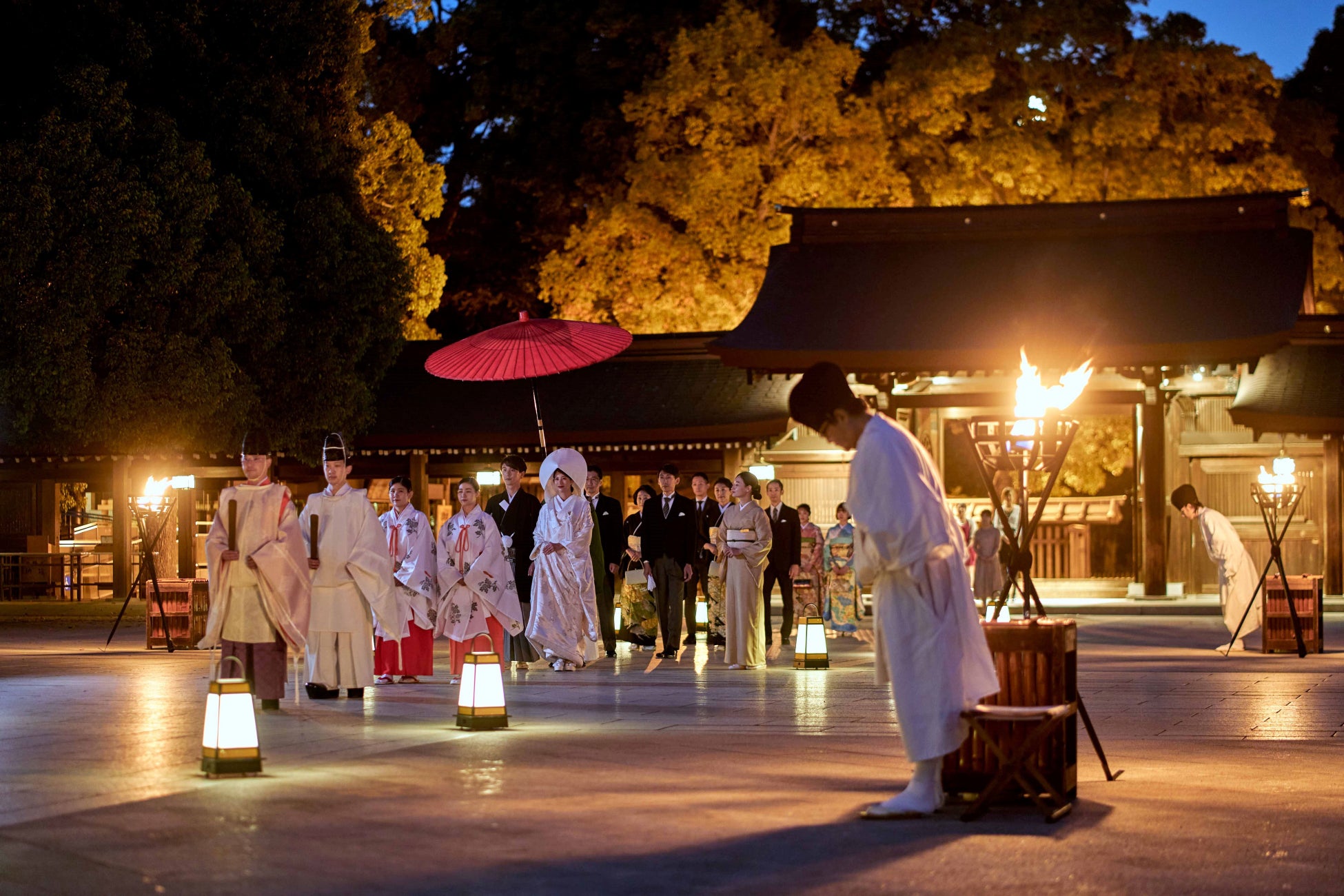 【明治記念館】“幻想的な夕刻の明治神宮での神前挙式をご見学”　2日間限定開催の「灯り参進」見学ブライダルフェアをご案内します