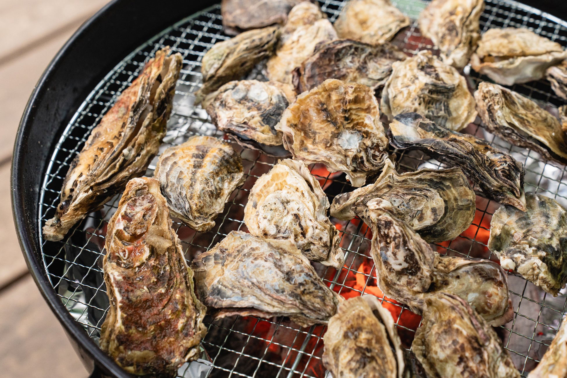 【11月16日】兵庫県の自然あふれる〈森林王国〉宍粟市に海の幸を堪能できる「牡蠣小屋」がオープン！！　ウッドデザインパーク与位