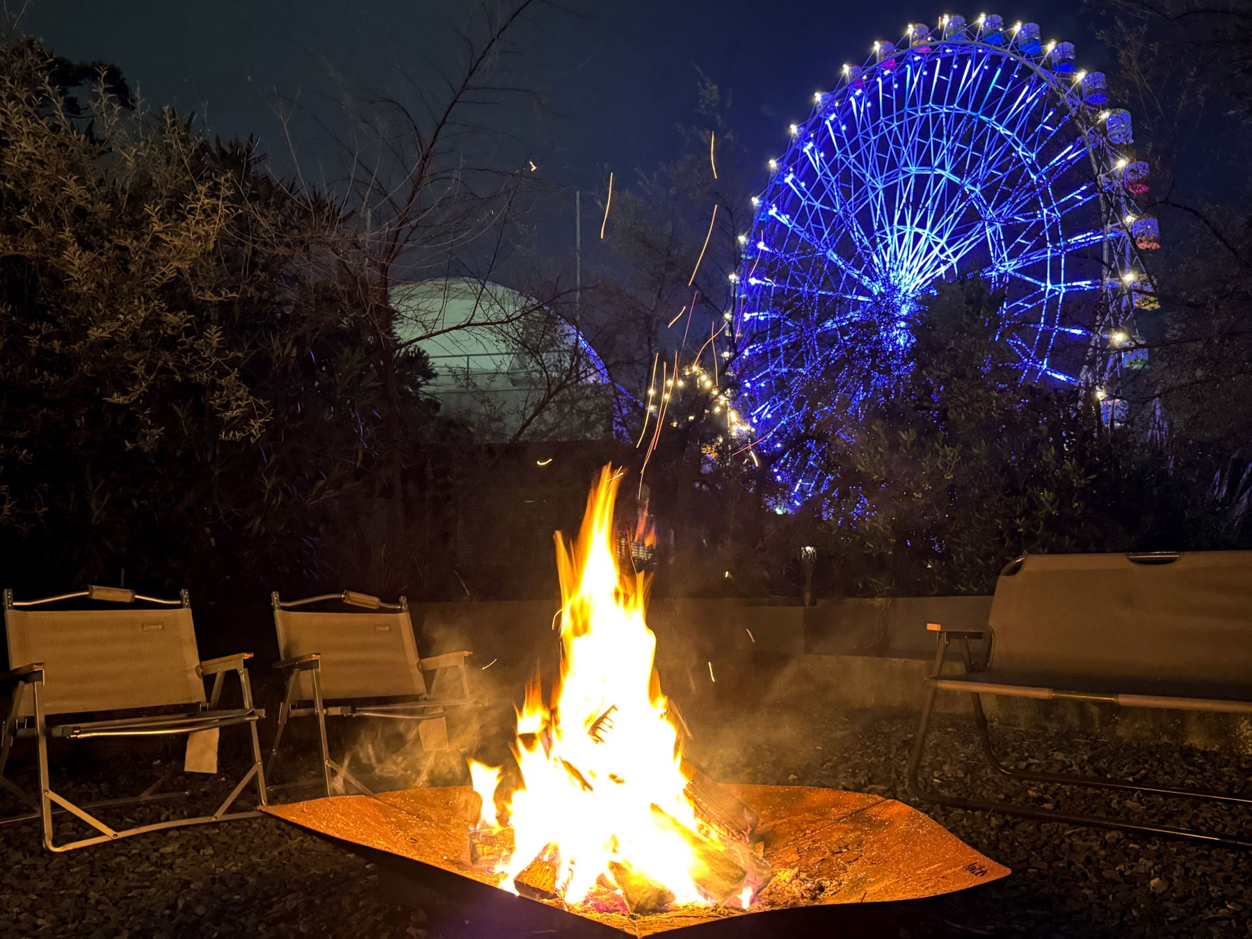 【夜景✖️焚き火✖️グランピング】最強の“火日常”スポットはここ！冬アウトドアの醍醐味をWILDBEACH木更津で