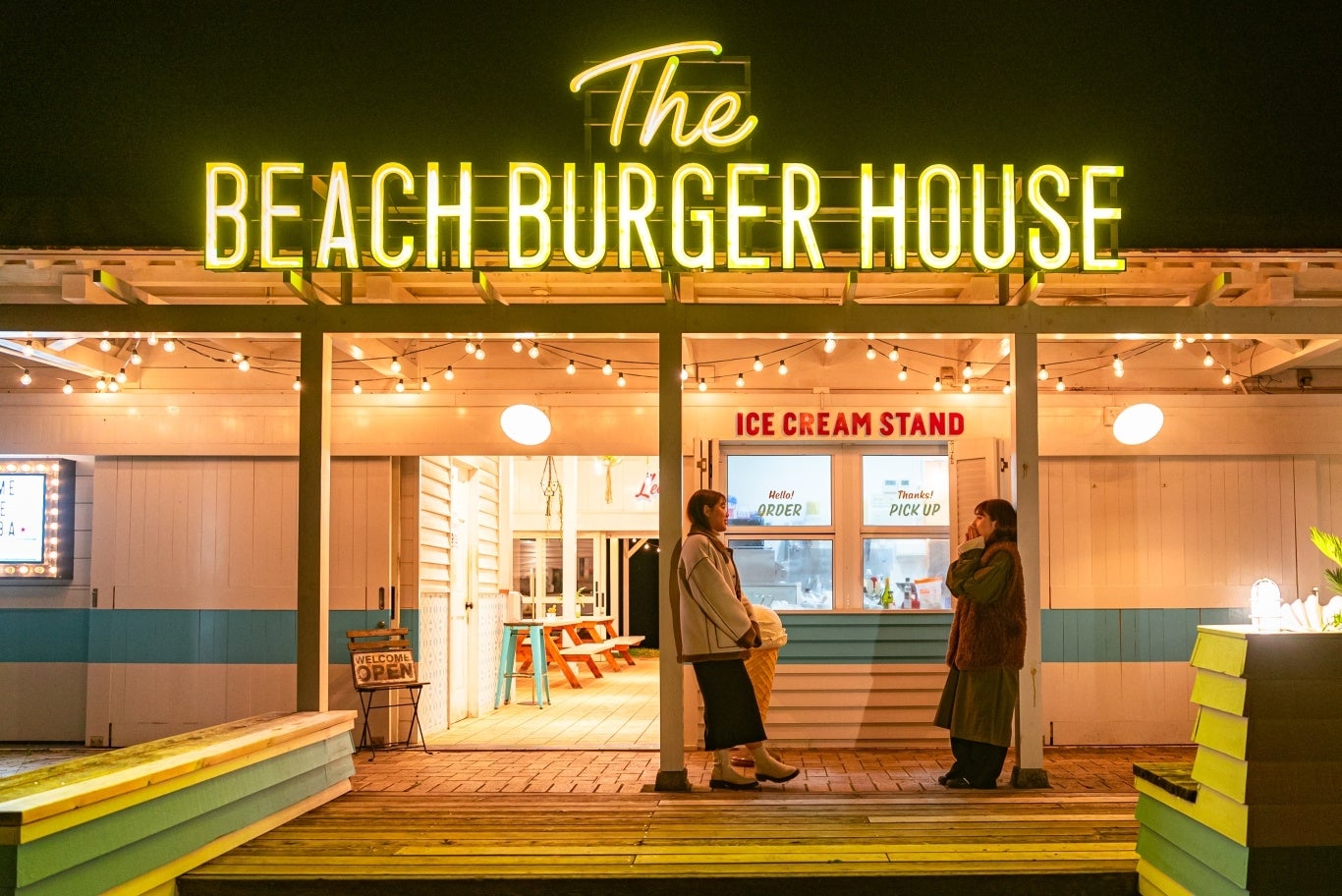 「The BEACH BURGER HOUSE 12月ナイト営業」雪降るカニクリームコロッケバーガー限定販売