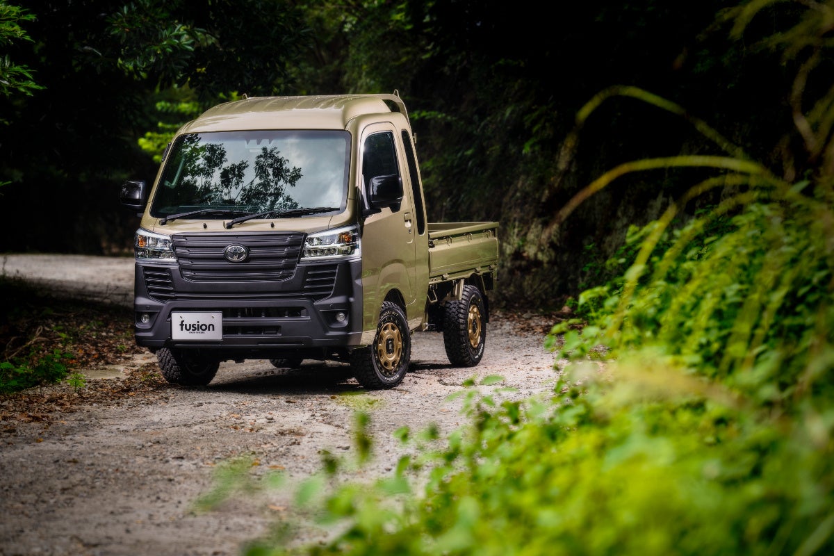 販売開始！fusionが手掛ける新作コンプリートカー—ハイゼットトラックジャンボをフルバンパー装着でカスタム