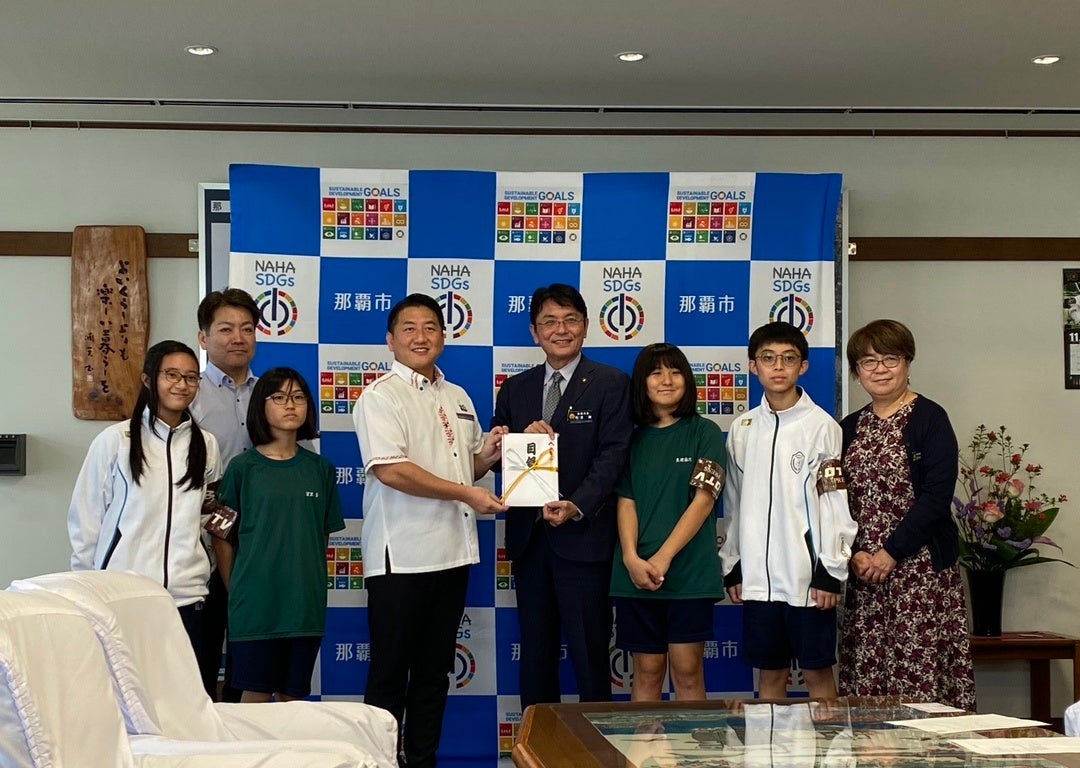 那覇市の全小中学高生48,717名に「Little Universe OKINAWA」クリスマスフェス無料ご招待券を贈呈