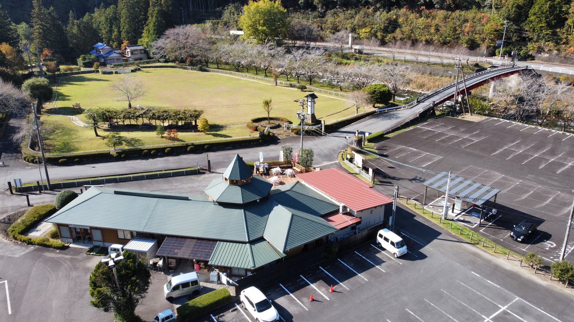 テラチャージ、岐阜県白川町の道の駅「清流白川クオーレの里」に電気自動車（EV）用急速充電器1口を設置しサービス提供を開始