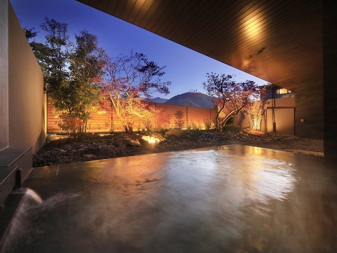 焼菓子＆セイボリーショップsui:toから“クリスマス限定”
添加物や保存料を使わない菓子の「ギフトボックス」を発売　
～一口で広がる煌めきの世界～