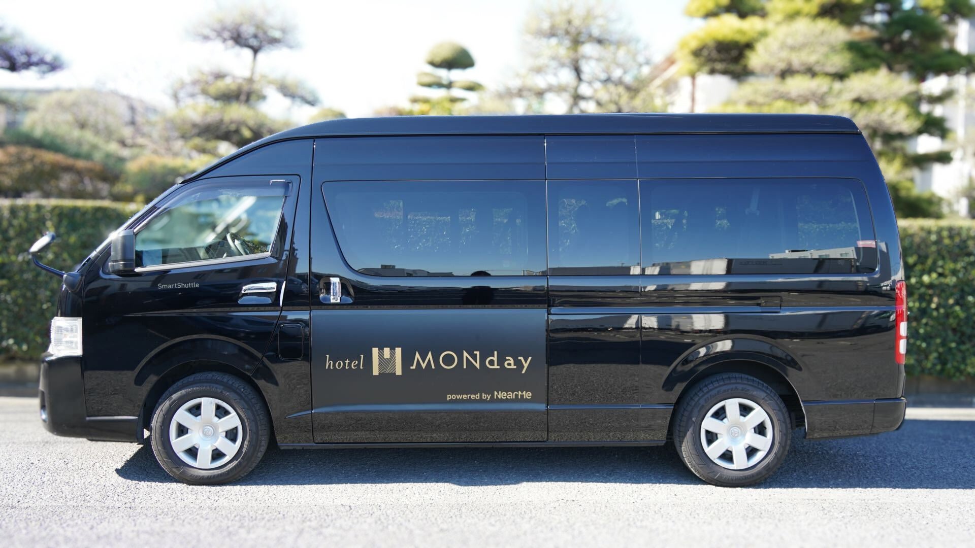 羽田・成田空港へスムーズなアクセスを提供するおトクなホテルシャトル新サービス「MONday Airport Shuttle powered by NearMe」の運行を開始