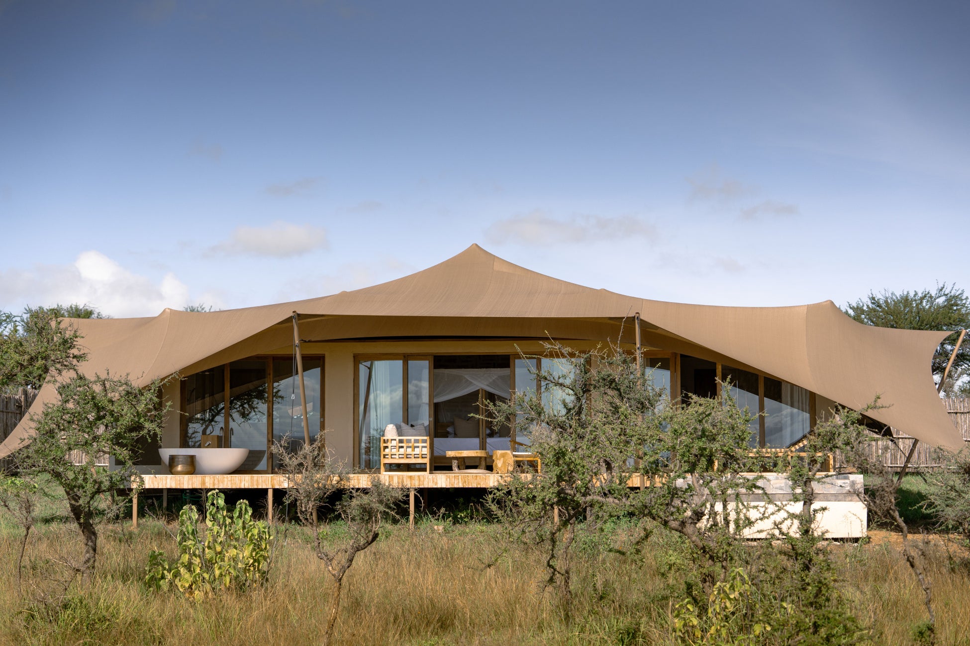 日本茶とシンギングボウルの音色とで癒し体験を。