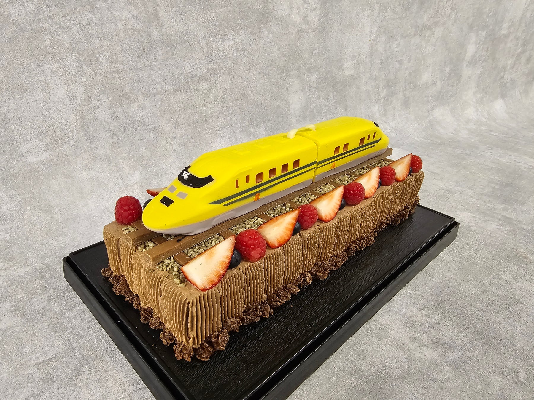 いちごの季節に味わいたい！いちごの酸味とソフトクリームの甘美なマリアージュが最強のパフェ