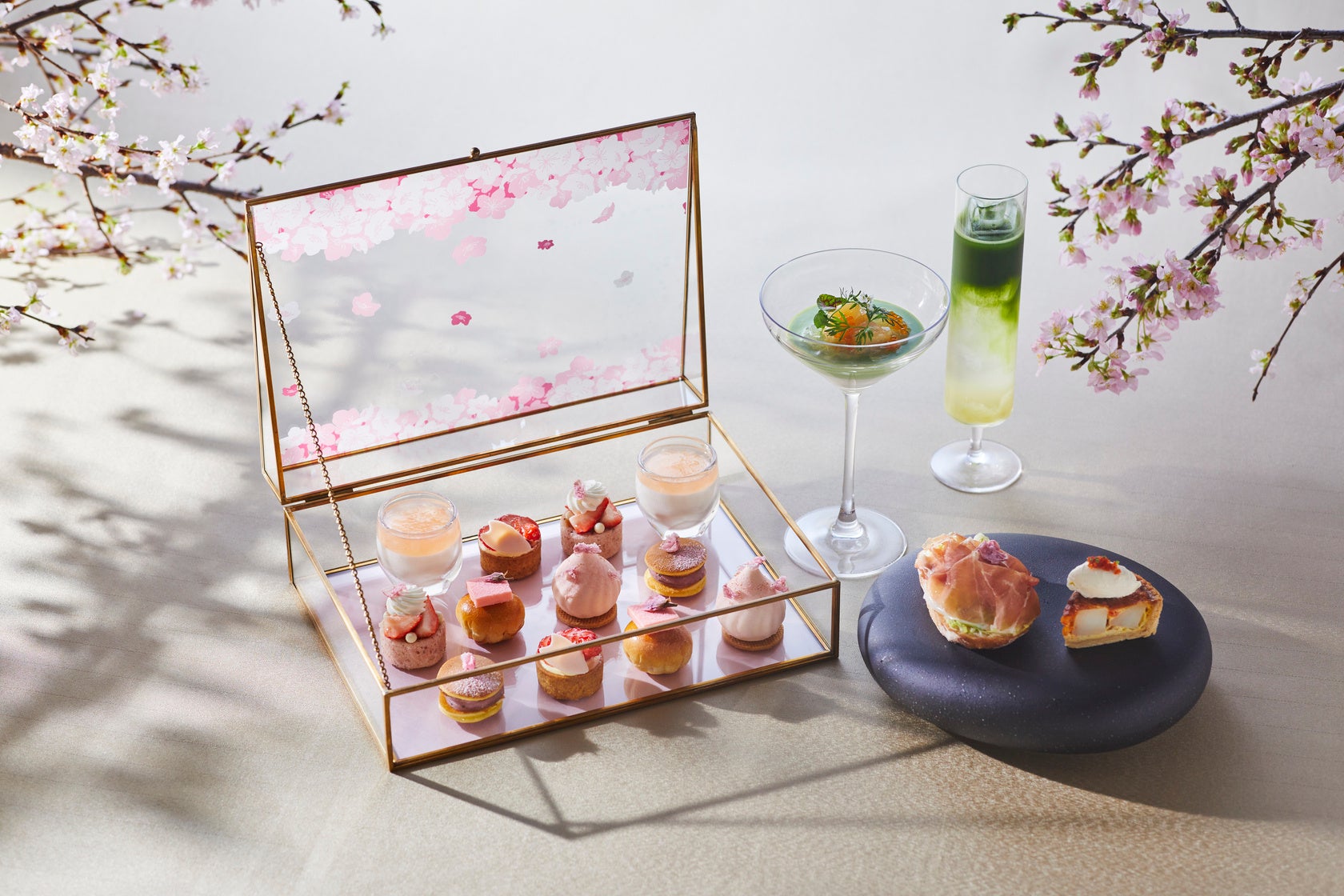 【牧場バレンタイン】200頭の羊たちが描く「愛の羊文字」2月1日スタート!羊文字に入れる1日1組限定のスペシャル体験にもご注目!