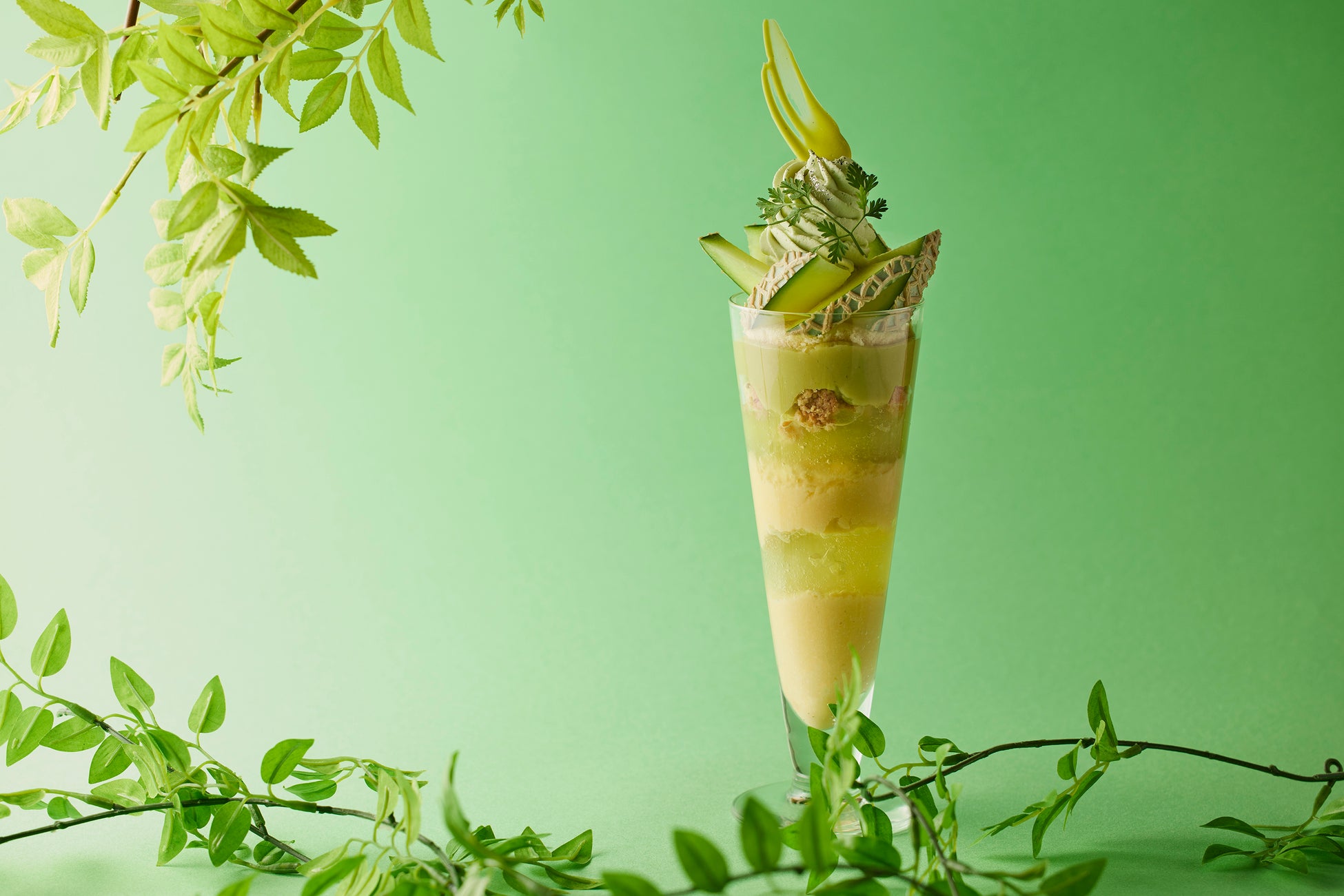 PAUL & JOE BEAUTEとのコラボレーションアフタヌーンティーに、咲き誇る春の花々をイメージしたウェルカムデセールとドリンクが登場