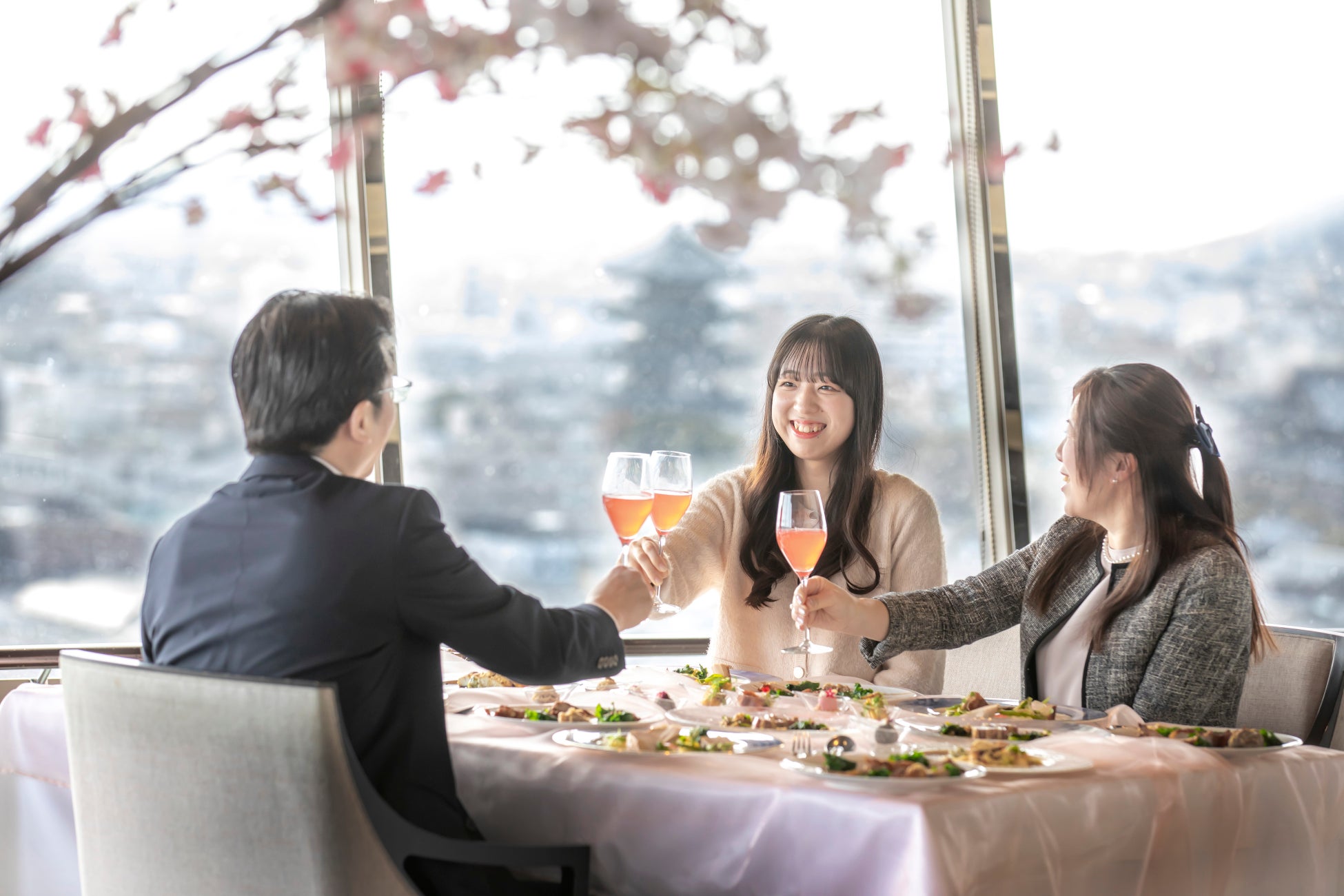 【ホテルクラウンパレス知立】中国料理 鳳凰 高級中華料理が揃う。開催日限定! 食べちゃいなランチバイキング はお手頃プライス!