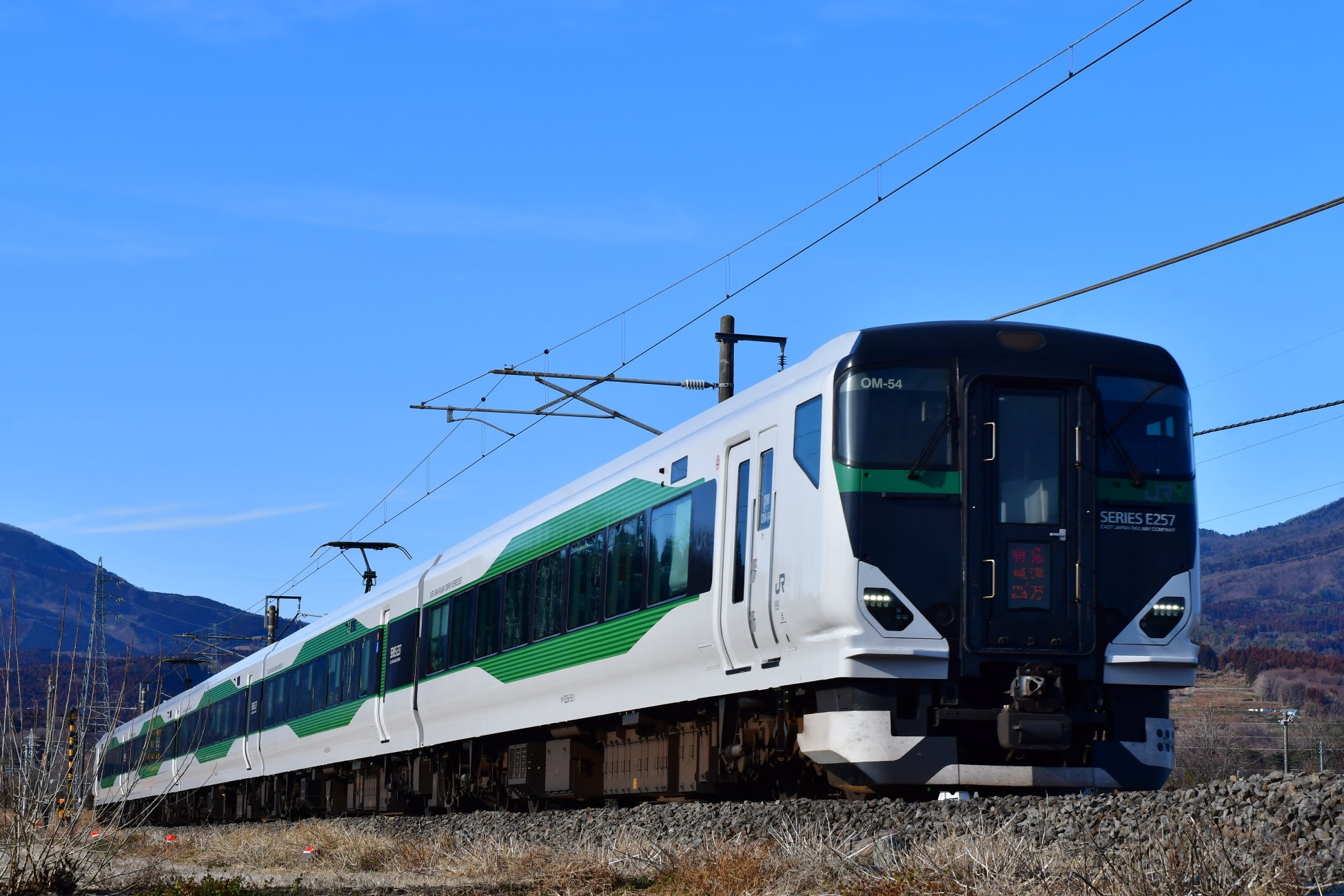 〜 世界最⾼峰のHUMAN MOTORSPORTS 〜 2025年全⽇本スーパーフォーミュラ選⼿権 開催概要 3⽉7⽇(⾦) – 9⽇(⽇) 第1-2戦 鈴⿅サーキットにて開幕