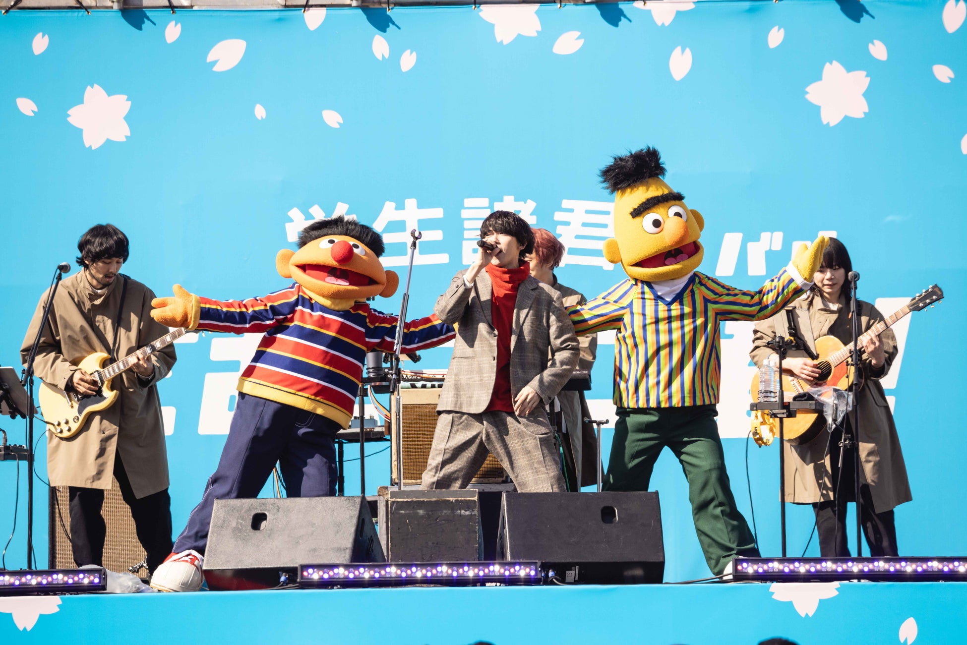 北海道でロゴス新入社員2人がカーリングや雪上デイキャンプに挑戦!月刊LOGOSvol.172「Enjoyカーリング体験!Try絶景デイキャンプ!!」公開