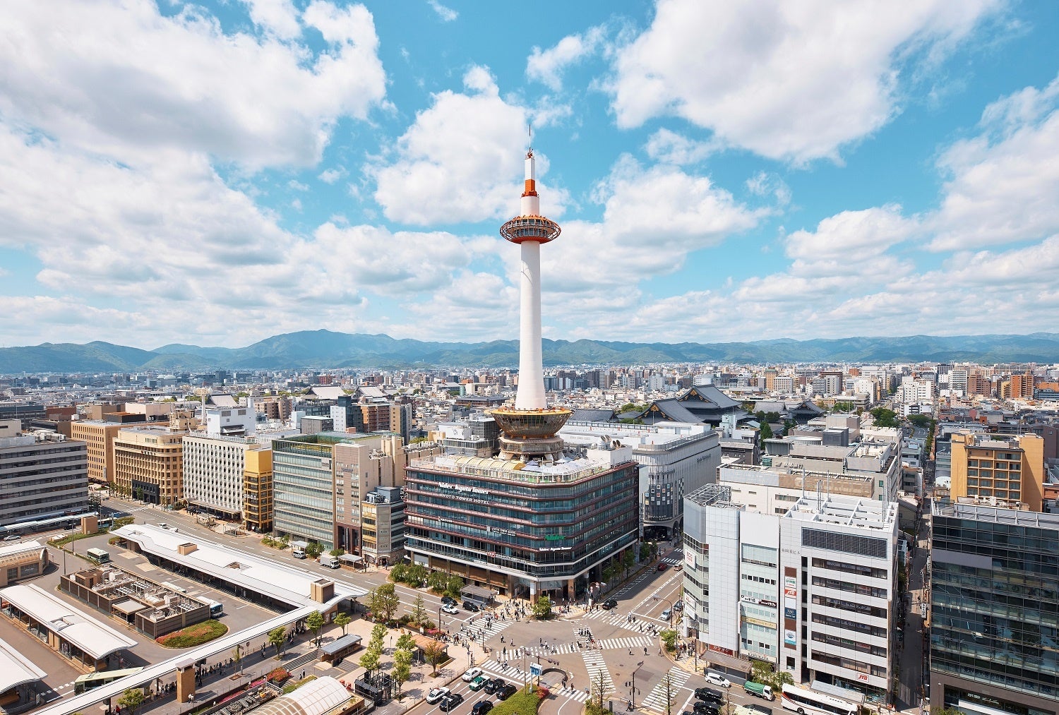 埠頭に建つホテルで味わう鮨処「かたばみ」春のランチメニューと、テイクアウト用 豪華「特製ちらし鮨」