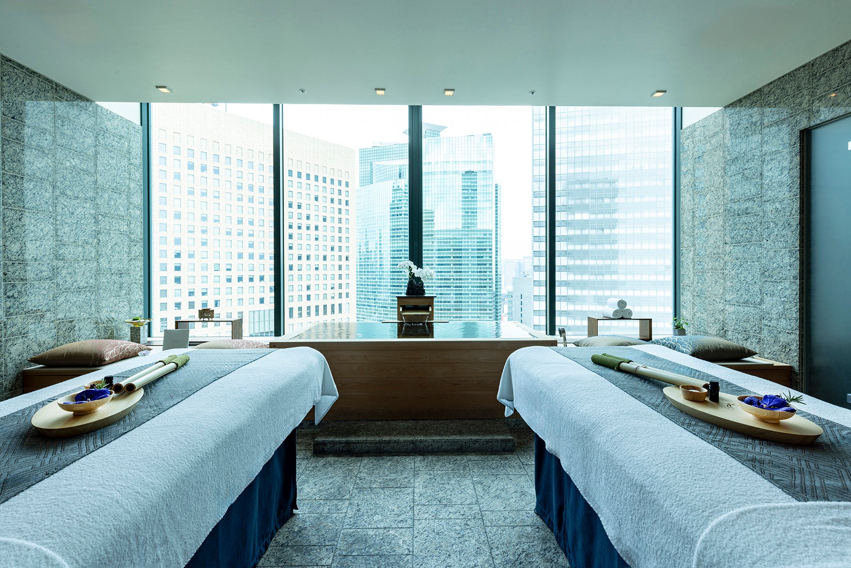 【阪九フェリー利用・関西発団体ツアー】佐賀・『環境芸術の森』で新緑の逆さモミジご鑑賞と嬉野のお茶淹れ体験３日間、販売開始！