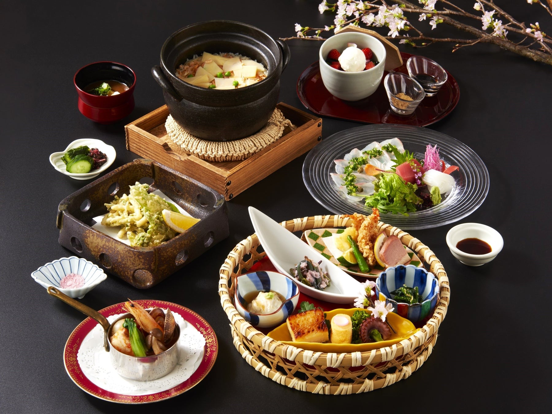 【東京ステーションホテルは110周年を迎えます!】春から初夏の爽やかな季節を感じる ロビーラウンジ 春色アフタヌーンティー