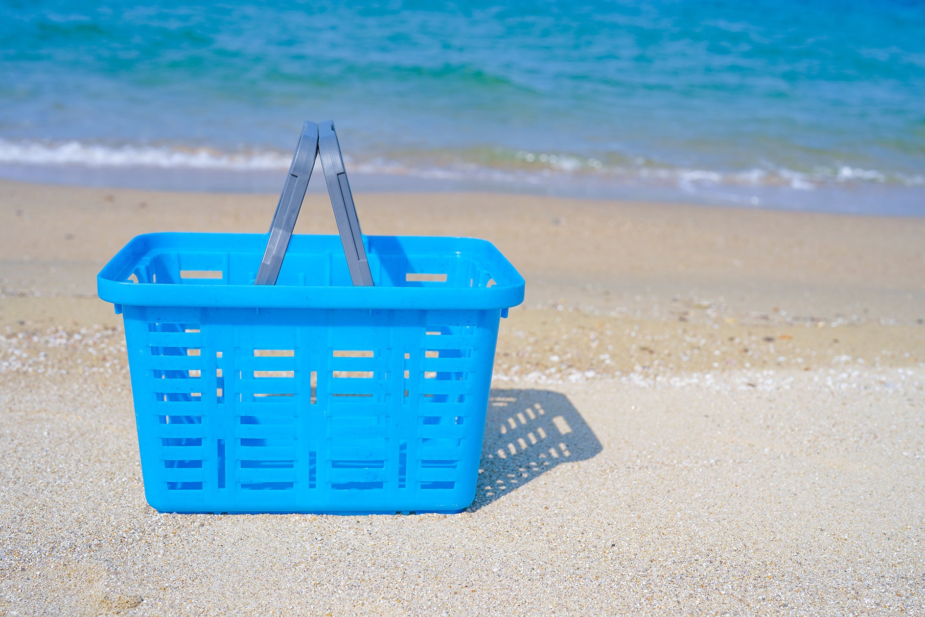 全パーツ食洗器対応でお手入れ簡単！子育てのお悩みを最小限にする２つの新商品を同時発売「ベビーストローマグ(ハンドル付き)／APB-R35」「ベビーストローマグ(ベルト付き)／APC-R40」新発売