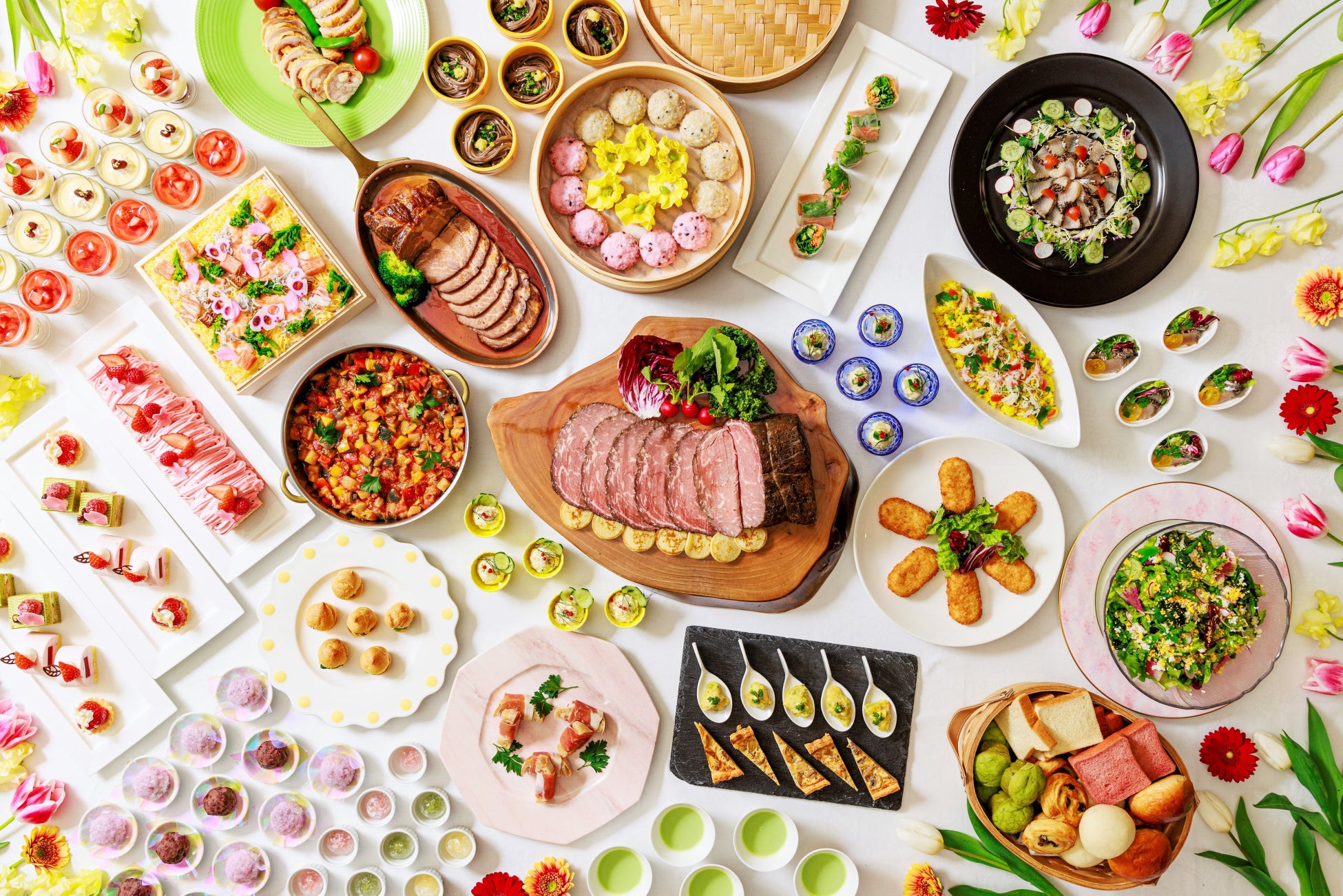 フォトジェニックな春体験！「THE LIVELY 福岡博多」にて花見気分を楽しめるフラワーアートがホテルロビーに登場。宿泊者以外も楽しめる、食とアートを満喫する春限定企画を開催中