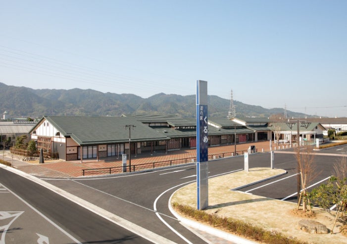 【札幌プリンスホテル】映画『ウィキッド ふたりの魔女』日本公開を記念するコラボレーション企画 映画の世界観をグラスで表現する、オリジナルカクテル&パフェを販売