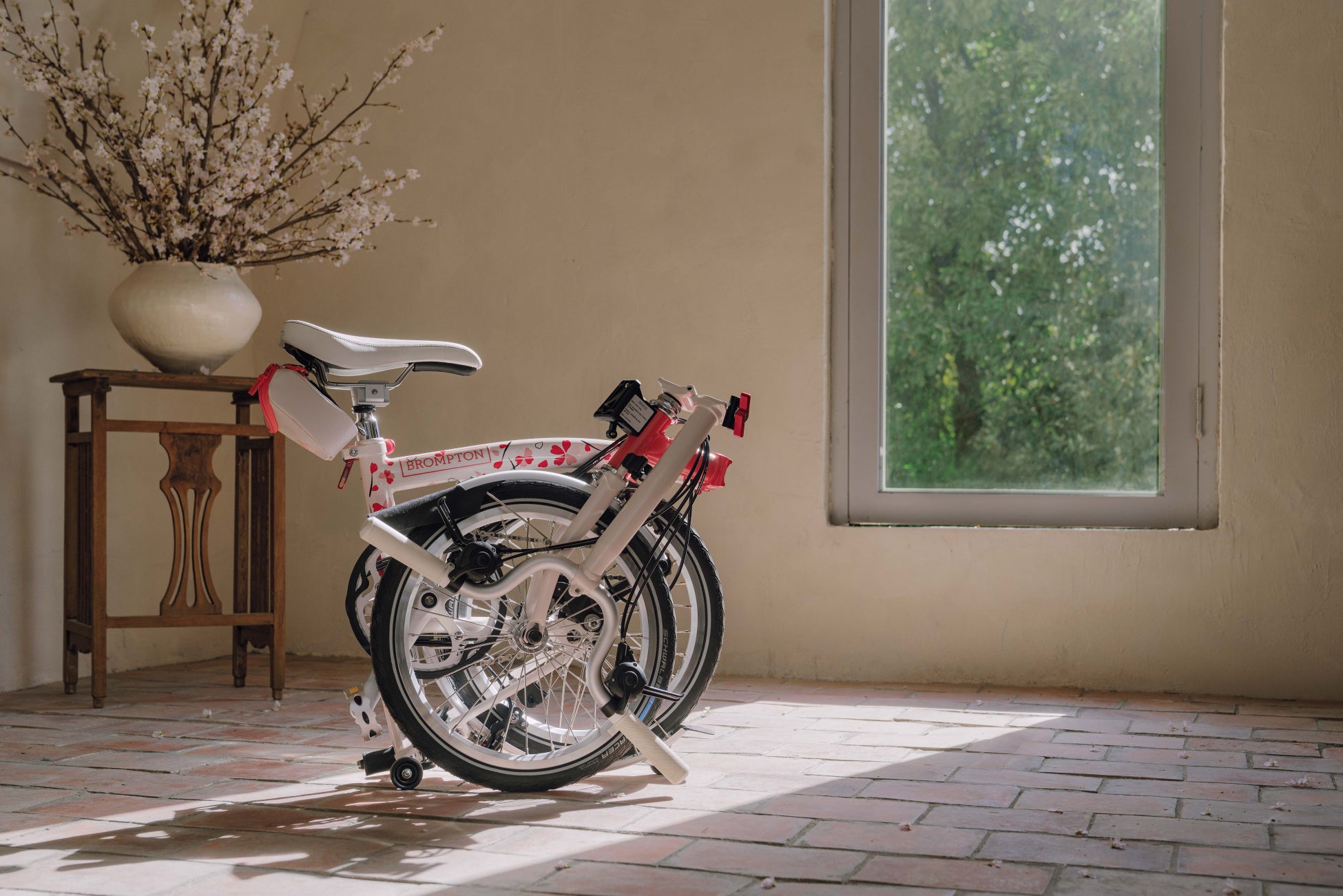 ジッパー無し!楽々ワンアクション開閉!人気の高機能クーラーシリーズからコンパクトサイズ登場!「ハイパー氷点下クーラー・スリップリッド」新発売!