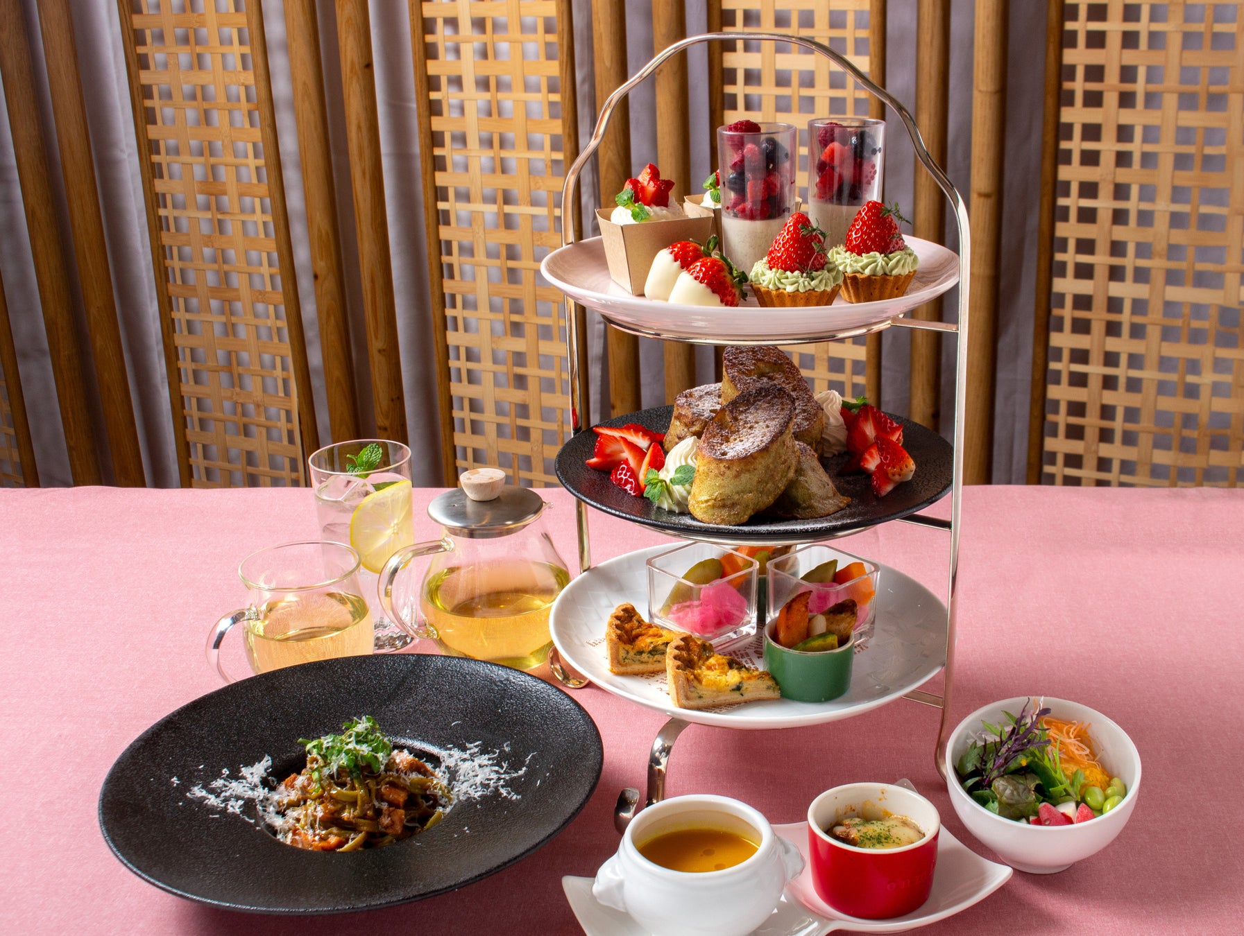 【アートアクアリウム美術館 春スイーツコラボ】めっちゃ桜2025 with 特製春のジェラートでお花見気分♪