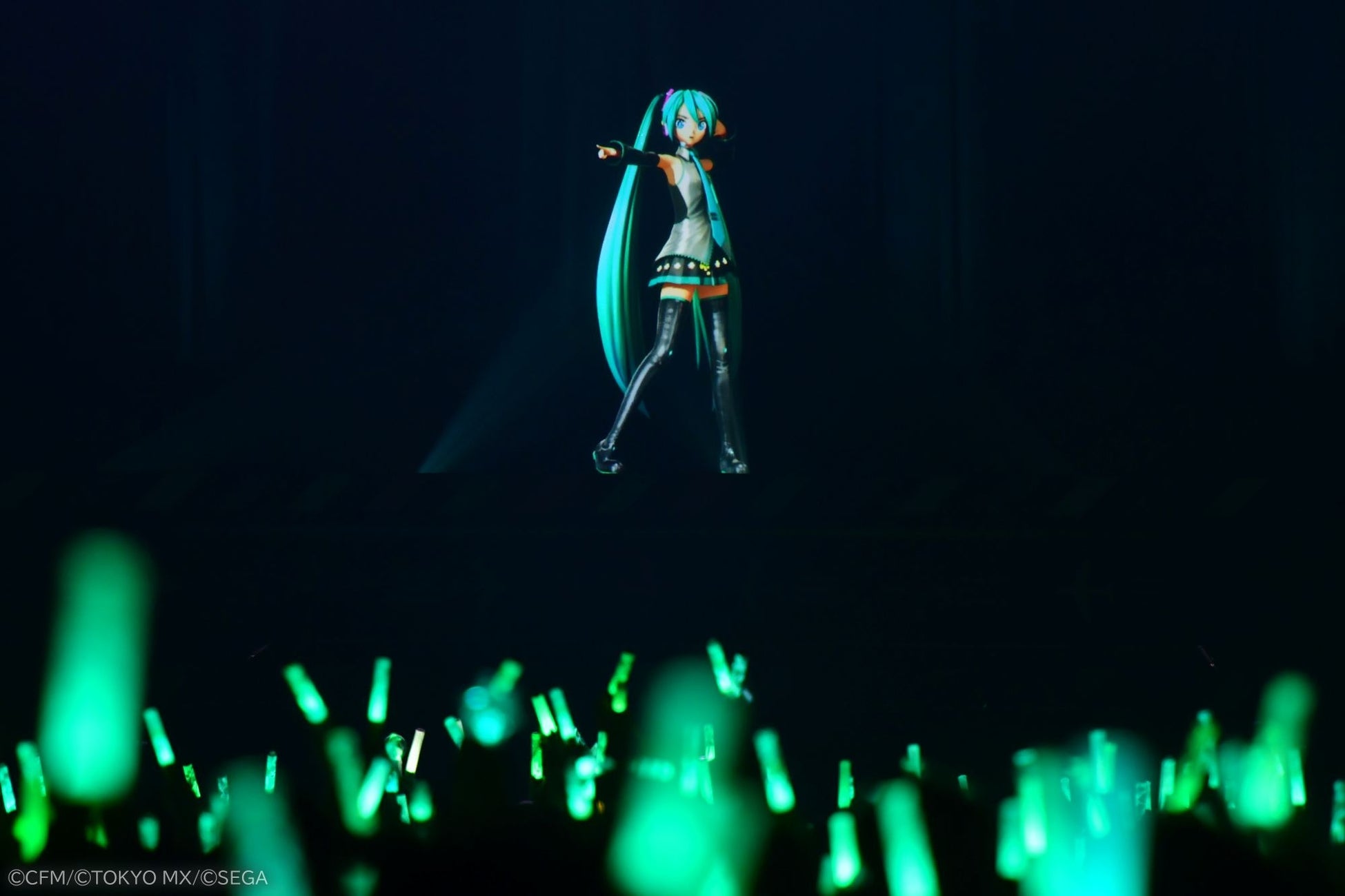 【星のや沖縄】星空や三線の音色に癒される「宵涼みナイトプール」今年はスプーンカクテルを新たに提供