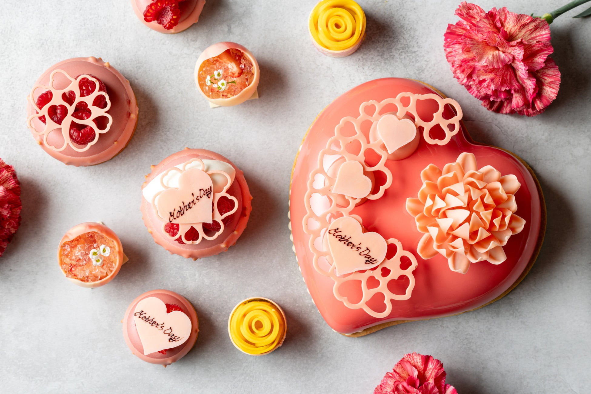 「神戸ポートタワー」名物の赤いフレンチトーストがパフェになって駅ナカに新登場。3月12日より阪急大阪梅田駅でポップアップショップを初開催