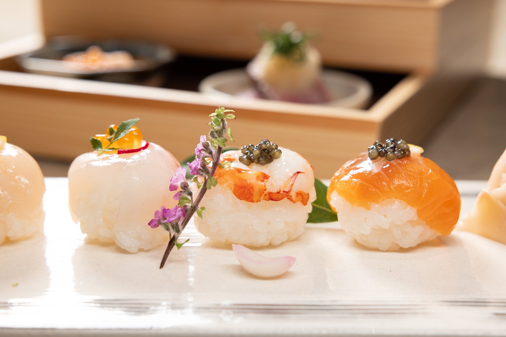 Insta360が東京、大阪合計7カ所で大規模DOOH広告を実施