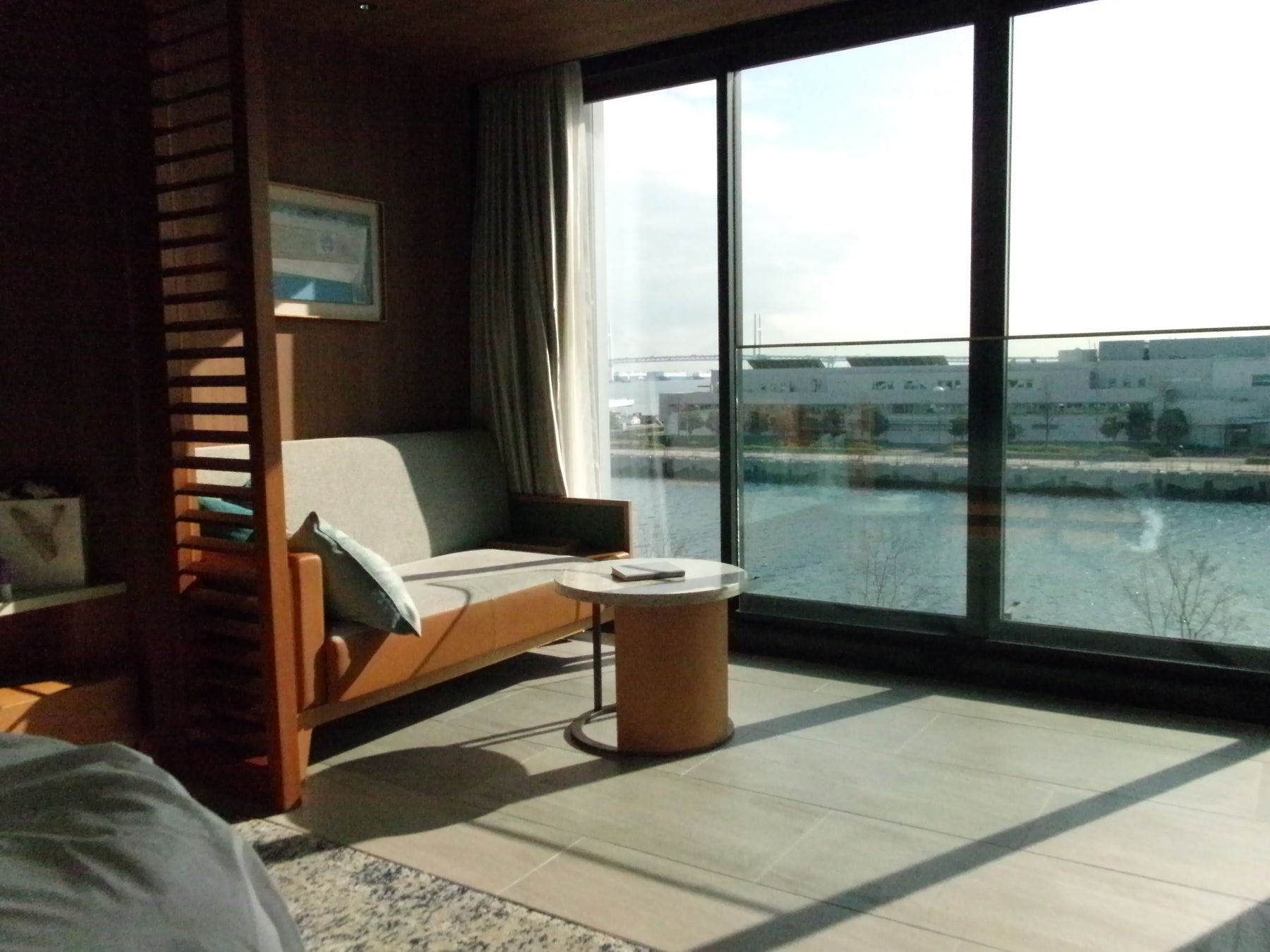 モデル/文筆家の小谷実由がキュレーションする、ホテルに滞在しエッセイを執筆するリレー企画 ～4回目ゲスト/小原 晩（作家）～