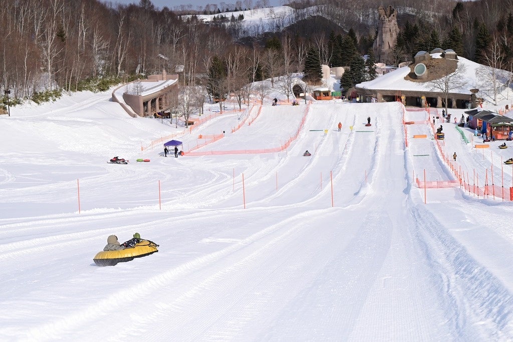 【ホテルテラスザスクエア⽇⽴】 日本のさくら名所100選 日立市平和通りのさくらと美味しいお料理を満喫!4⽉6⽇(日) 限定ホテルのビュッフェ開催!
