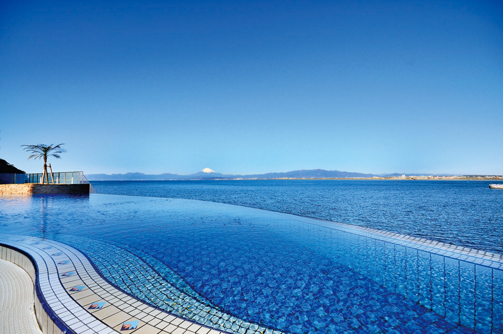 2025年初プールは開運スポット「江の島」で！『江の島アイランドスパ』のインフィニティプールが営業を開始