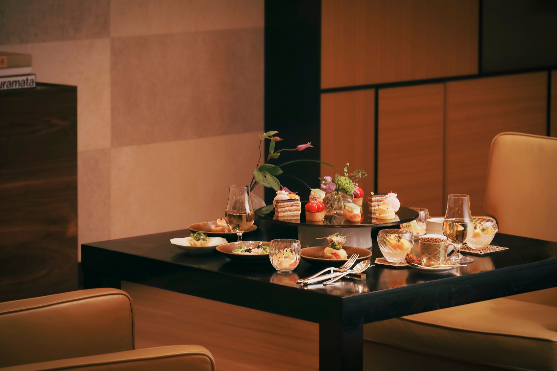 パーク ハイアット 京都 「ザ リビングルーム」清らかな“初夏”の訪れを旬の美食材と爽やかな和ハーブのペアリングで表現する 初夏のアフタヌーンティー＆デザート
