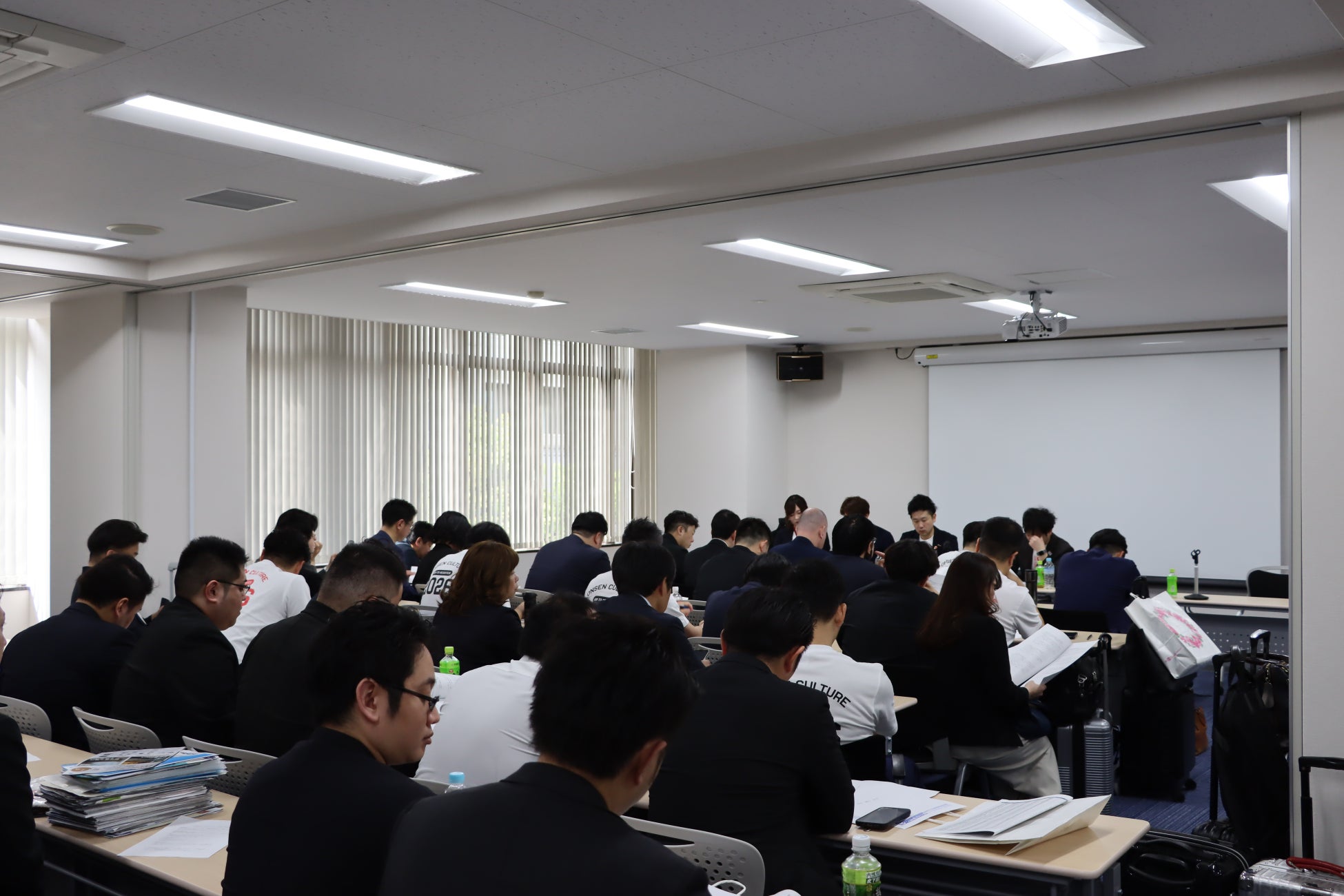 全旅連青年部が自民党の国会議員に対し「宿泊観光産業に対する支援のお願い」を提出