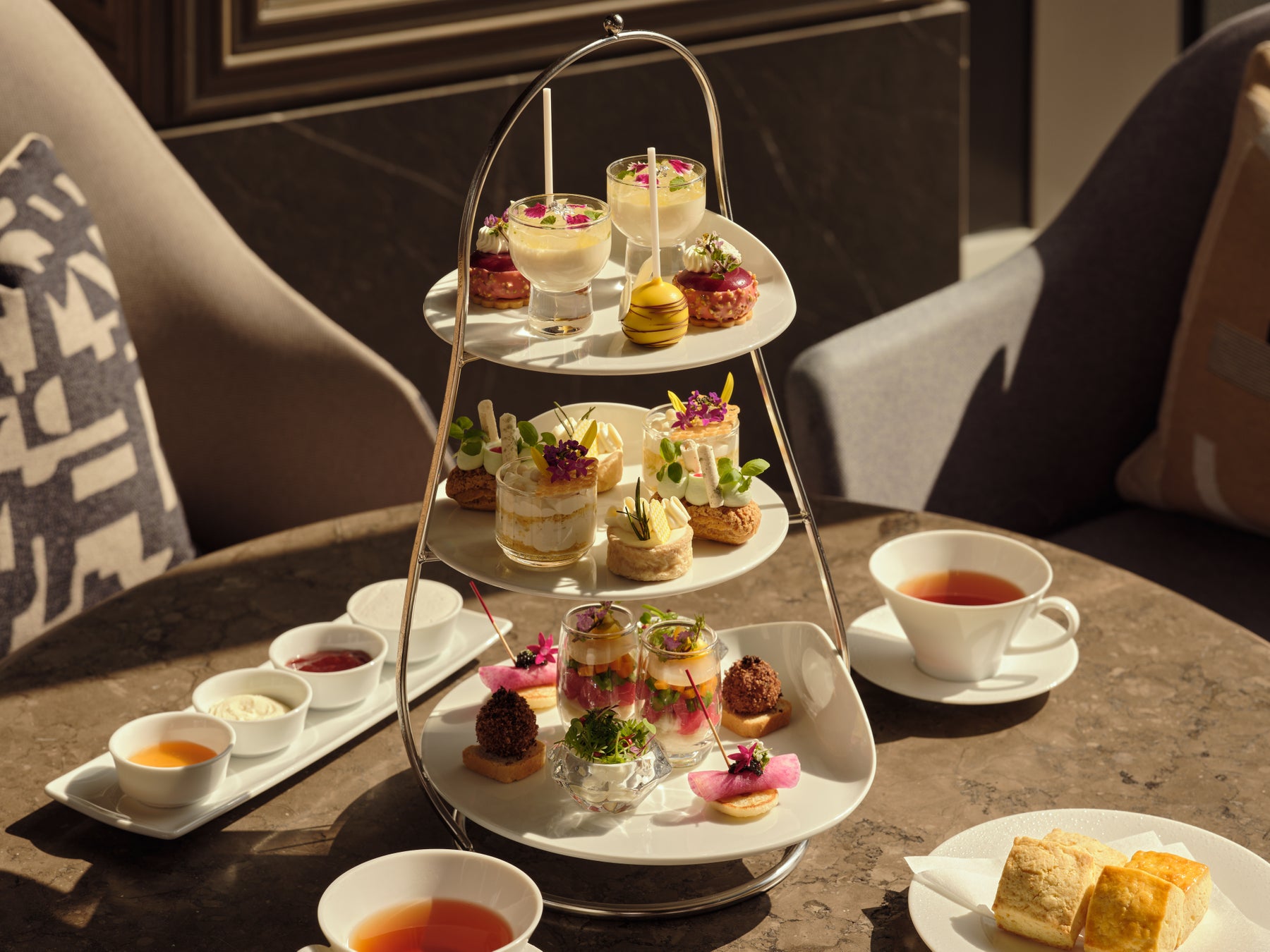 かまぼこ屋の肥料でさらに香り高い米に。小田原産キヌヒカリ100%で仕込む、お米を味わう日本酒。純米酒『海と大地』リニューアル発売