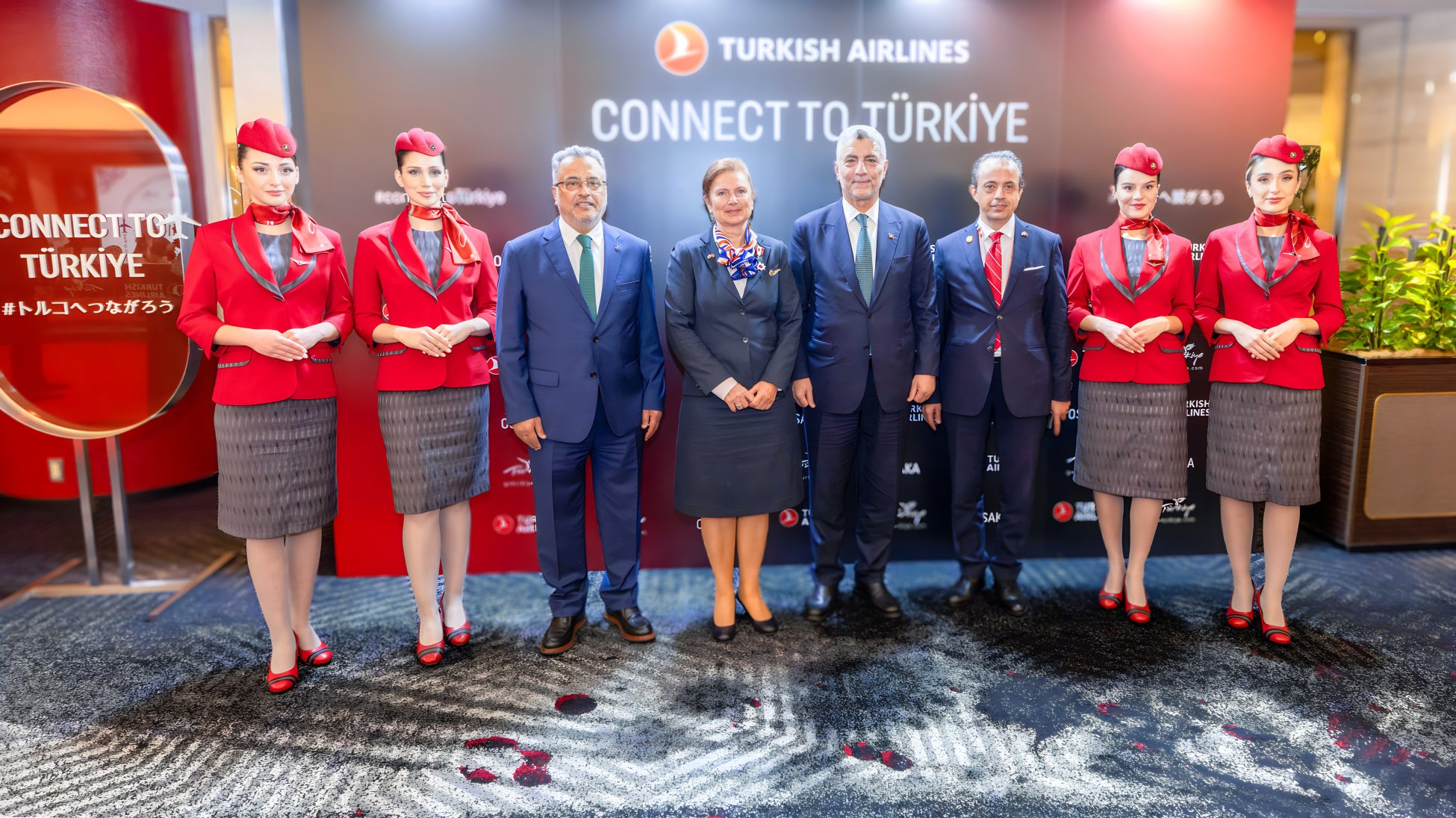 箱根にドキドキ、ワクワクの展望エリア、豪華船室が登場!