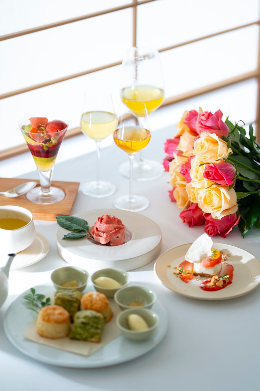 【夏の北海道土産】　「白い恋人」と北海道エアポートの想いをのせた北海道7空港限定アソートの夏限定パッケージが5月1日（木）新発売！