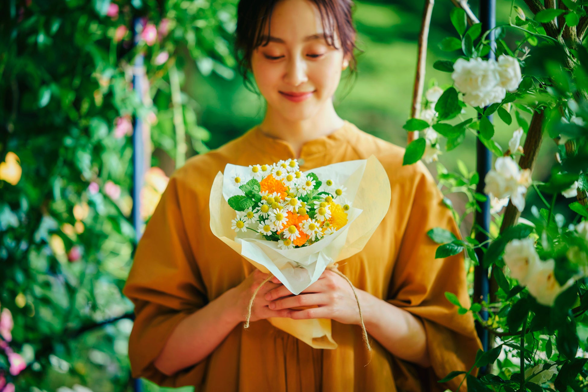 摘みたてのハーブ＆フラワーで触れて、香って、ナチュラルブーケづくり「春の収穫祭2025」を開催！春に人気のハーブ”カモミール”と”ポットマリーゴールド”が間もなく満開の神戸布引ハーブ園。