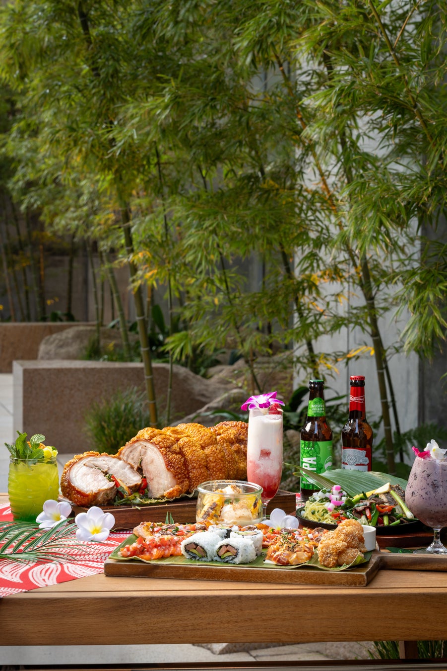 本格ハワイアンフードを楽しむビアガーデンやシャンパンフリーフローをテラスで堪能するフレンチ BBQ、ローストビーフも選べるセミブッフェが登場　サマーバカンス テラスプラン