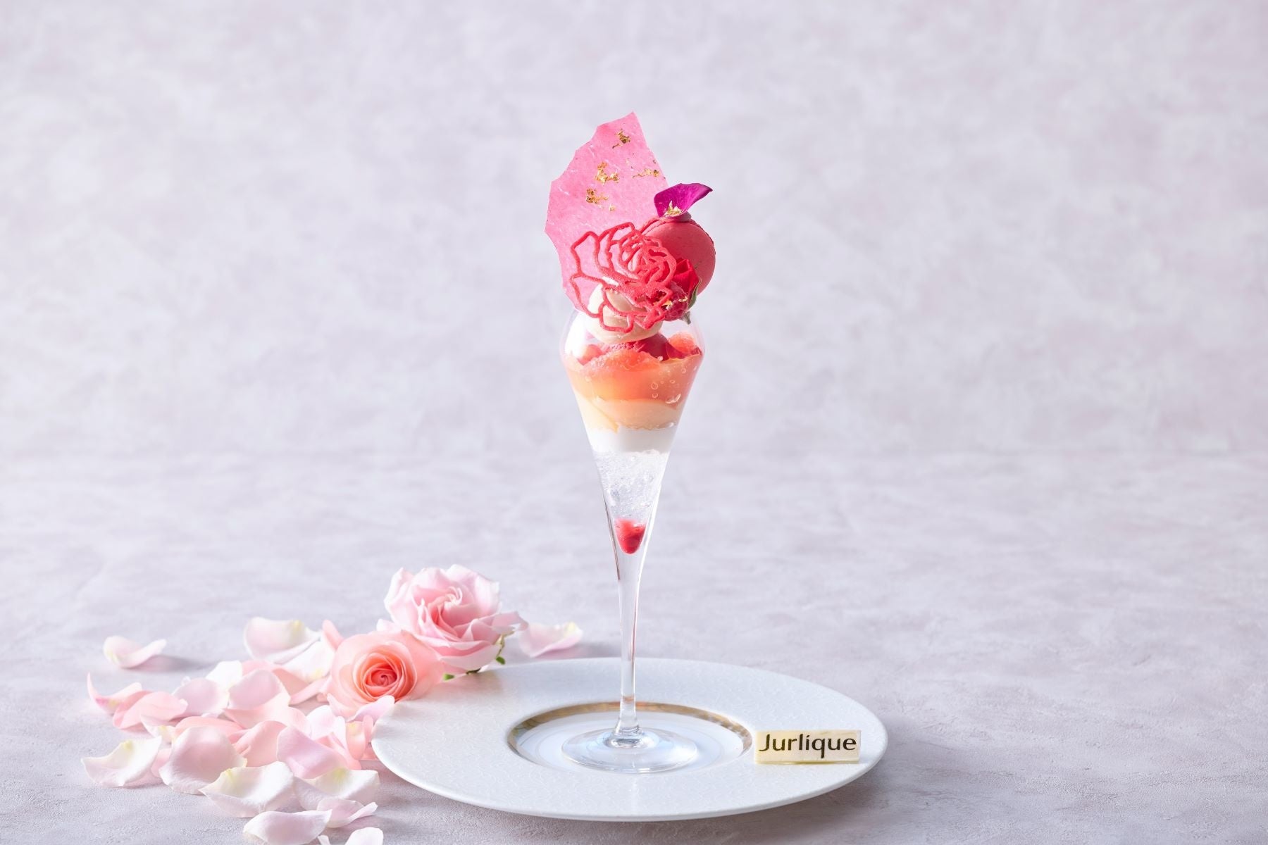 【名古屋】6月2日は“ローズの日”　ローズの香りを纏ったご褒美ひんやりスイーツ「大人のご褒美パフェ ～Jurlique Rose～」販売　※ジュリーク「ローズ エクスペリエンスキット」付宿泊プランも！