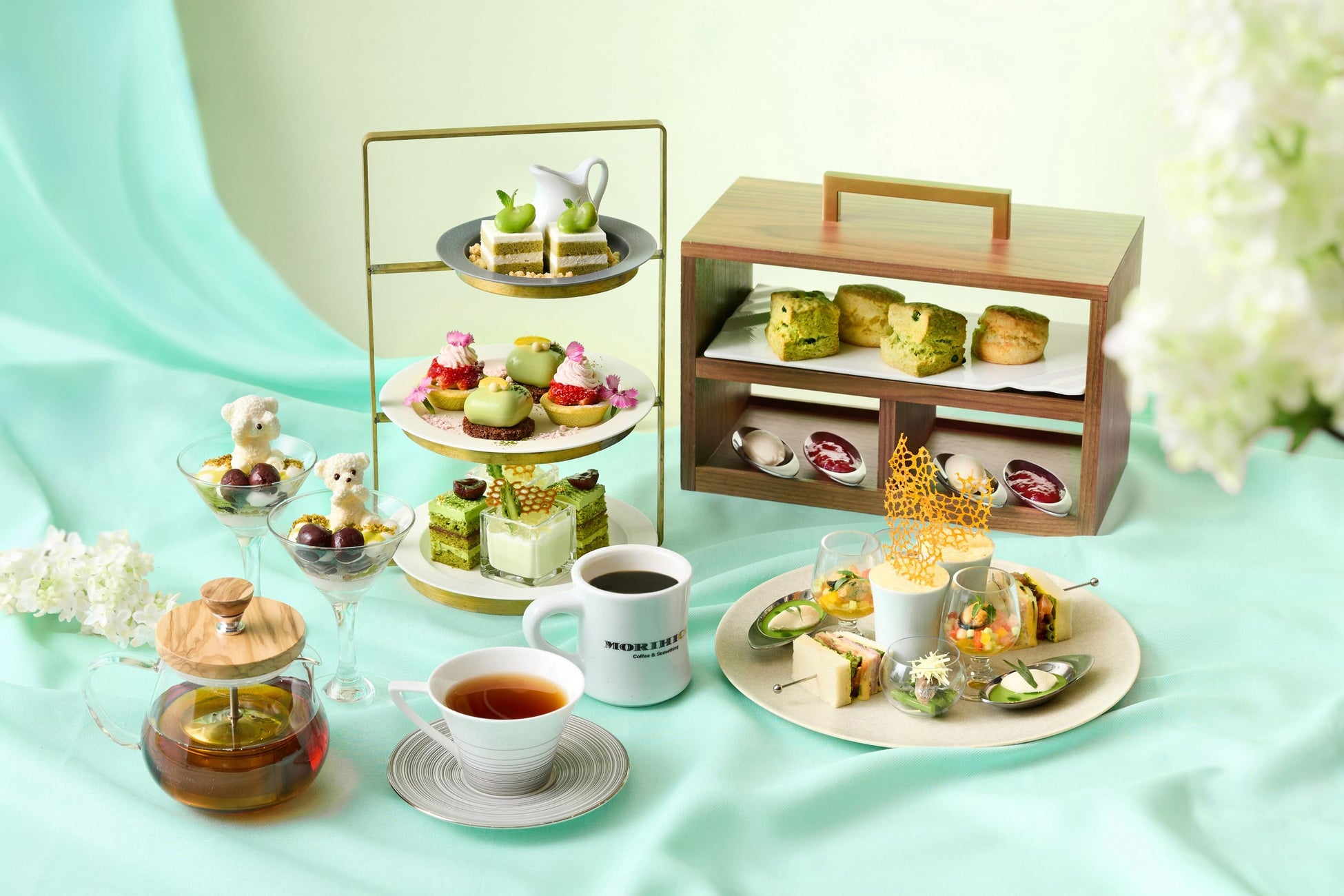 【コートヤード・バイ・マリオット札幌】THE LOUNGEにて 5月15日よりアフタヌーンティー “Palette of Seasons” の提供を開始＆季節のパフェも新メニューに