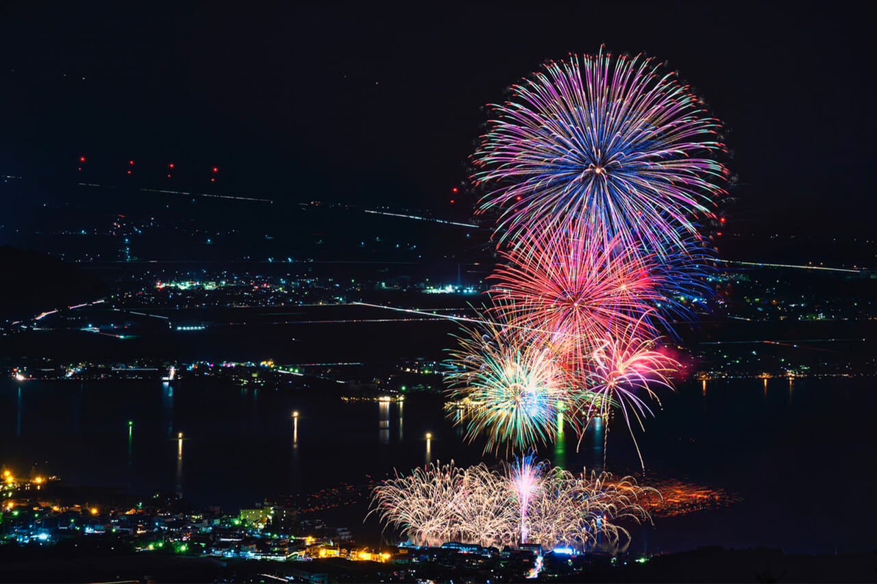 【7月20日限定】お部屋から打ち上げ花火を一望！全室源泉かけ流し温泉付きグランピング「グランレイク鳥取」で過ごす特別な一夜