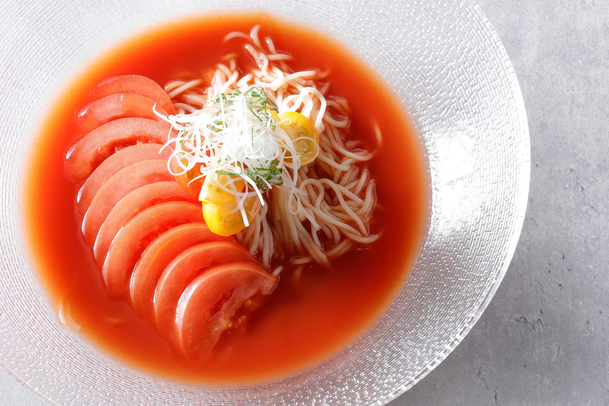 【シェラトン都ホテル大阪】今年はトマトをふんだんに使用した冷麺が新登場　夏の風物詩「冷麺」 6月1日（日）より販売開始