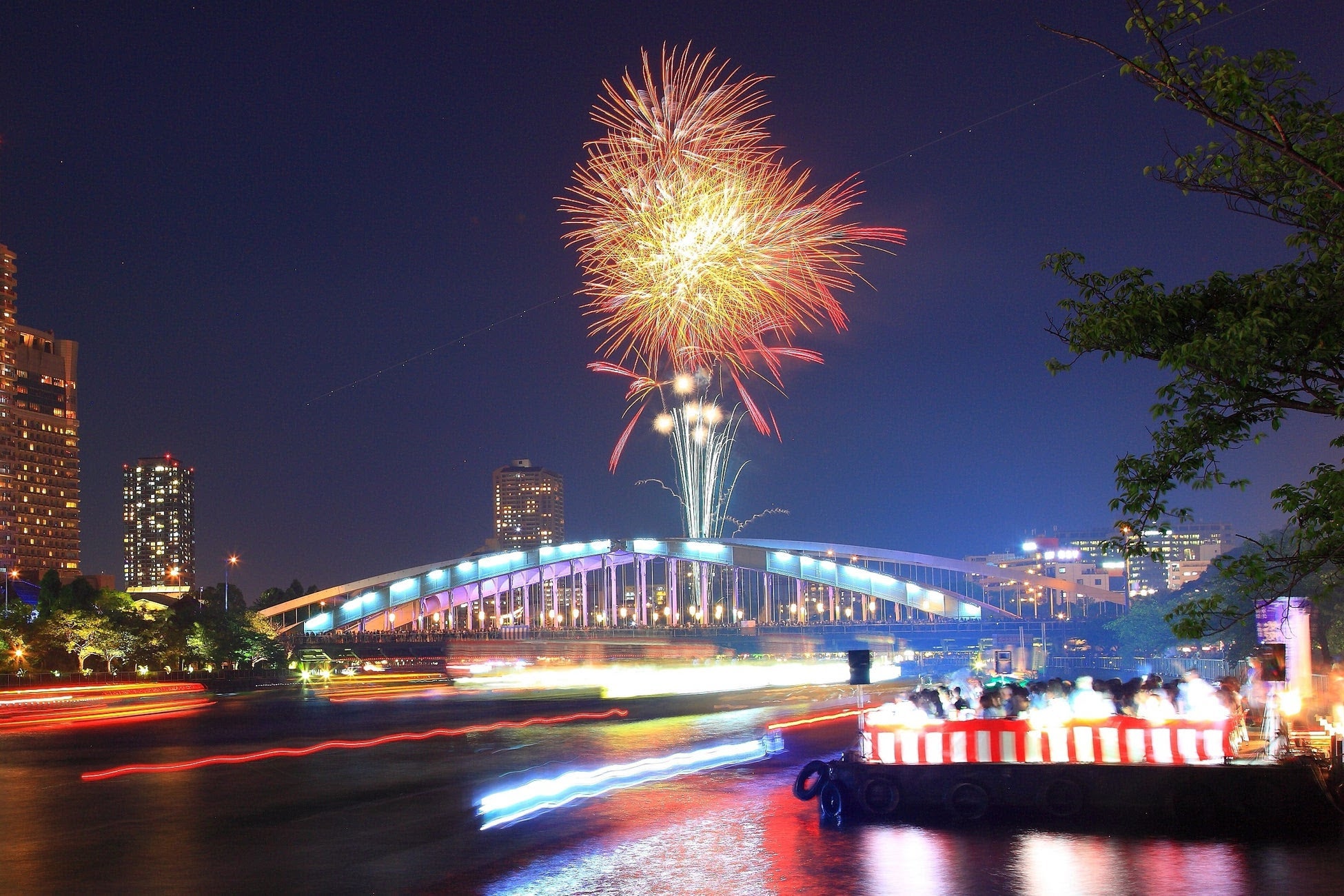 夏夜を彩る3,000発の花火を特等席で！日本三大祭り”天神祭”と、ホテルグルメがセットになったプレミアムプラン販売