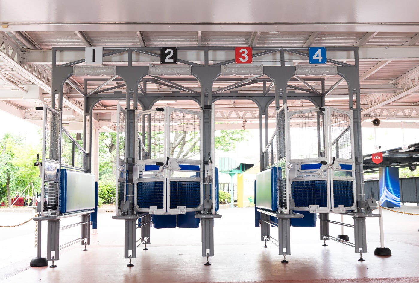 東京シティ競馬に新たな“映えスポット”登場！実物さながらのスターティングゲートを用いたフォトスポットを5月19日（月）より北門に設置