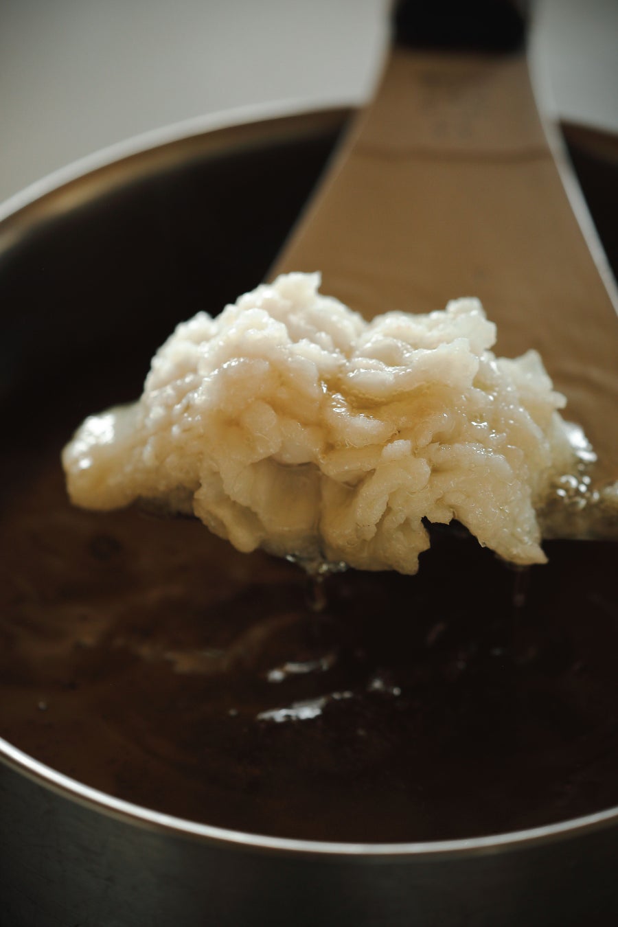 JAL(日本航空株式会社)が高性能《100%紙製ハンガー》を導入。 エステックの新しい紙製品がJALラウンジにて採用!