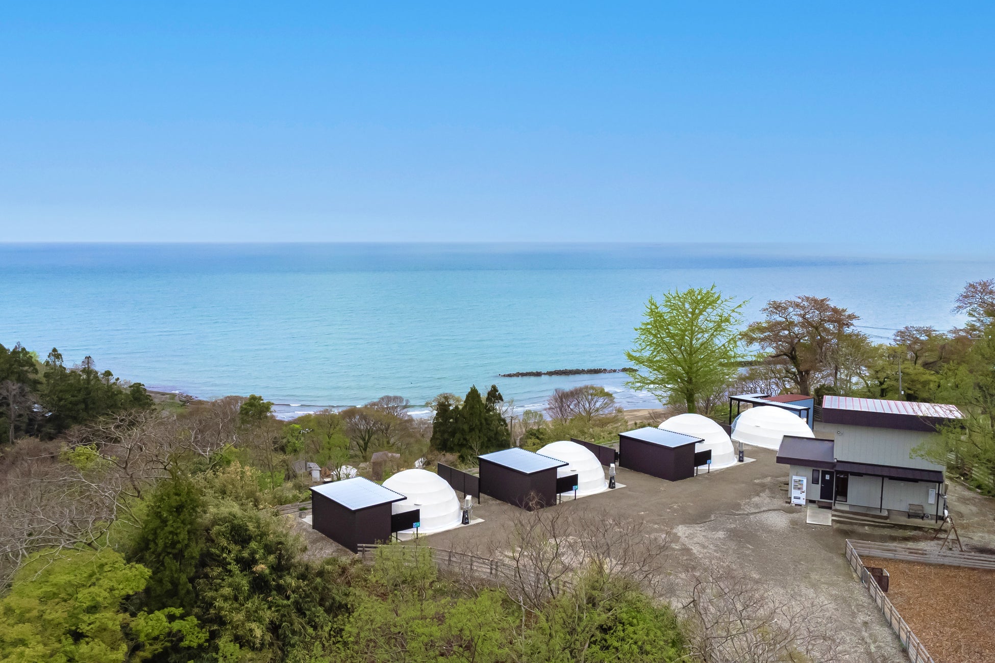 【日本海を一望】新潟県にあるグランピング施設「蒼天海峯」に新たな絶景サイトが4棟オープン！〜新サイトオープン記念セール開催中〜
