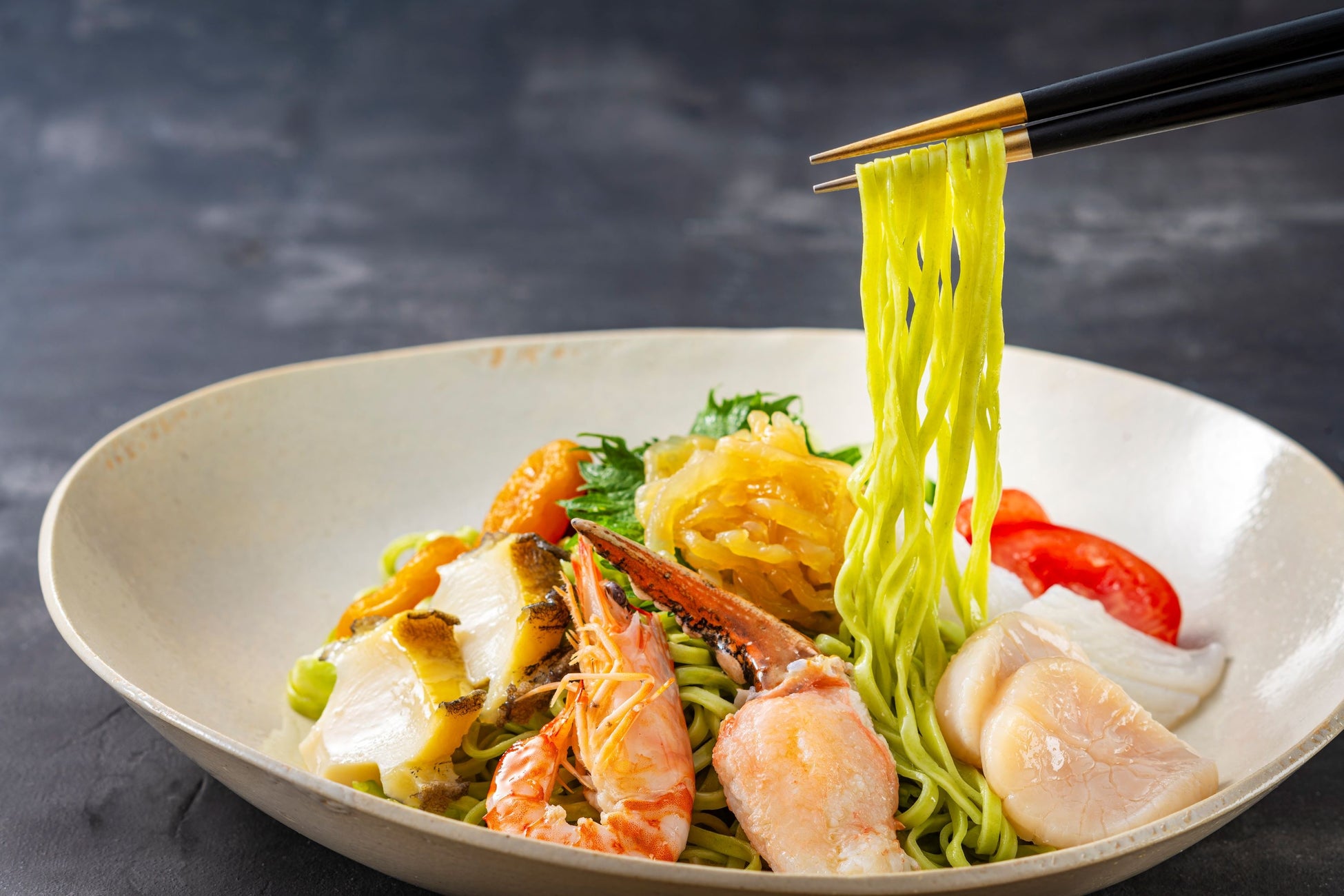 醤油・胡麻・XO醤 3種のタレを選べる”プレミアム海鮮冷麺”や黒毛和牛たっぷり ひんやり”高級担々麺”が登場