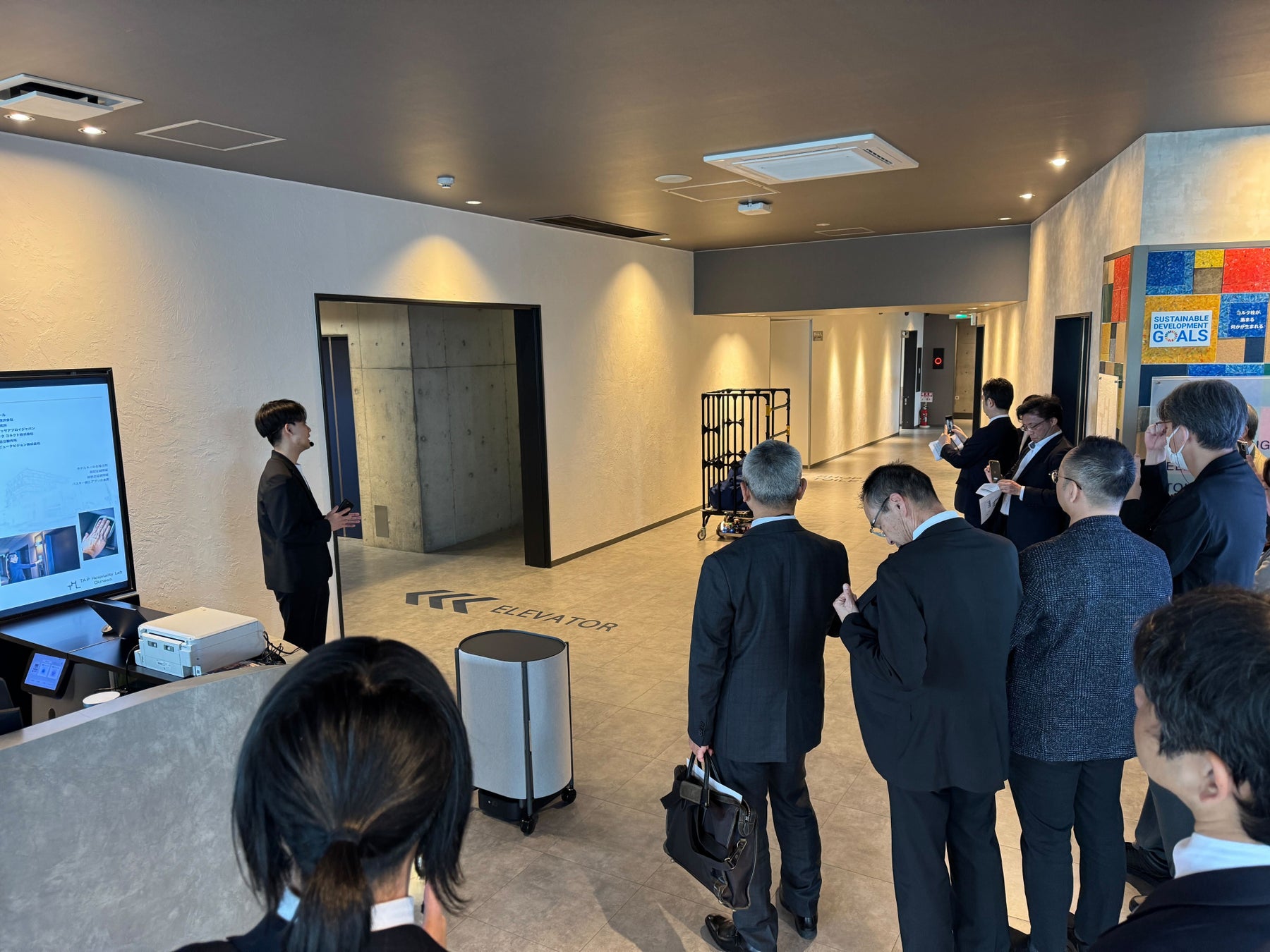 株式会社タップ、経済産業省「ロボットフレンドリーな環境構築支援事業」の事業総括会をタップホスピタリティラボ沖縄にて実施