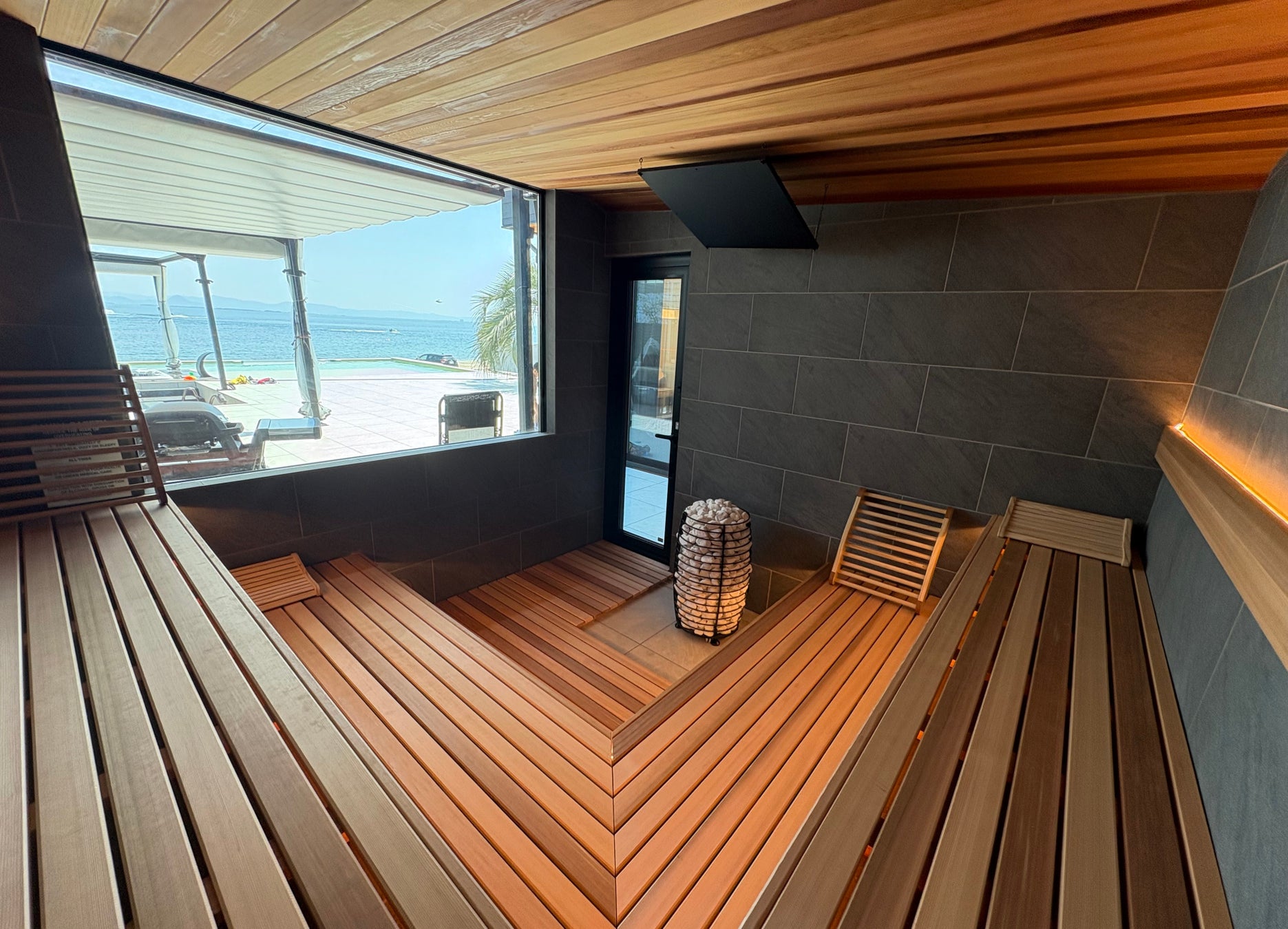 琵琶湖の絶景を独り占め。PLATINUM RESORTに空と湖とひとつになるプライベートサウナが誕生