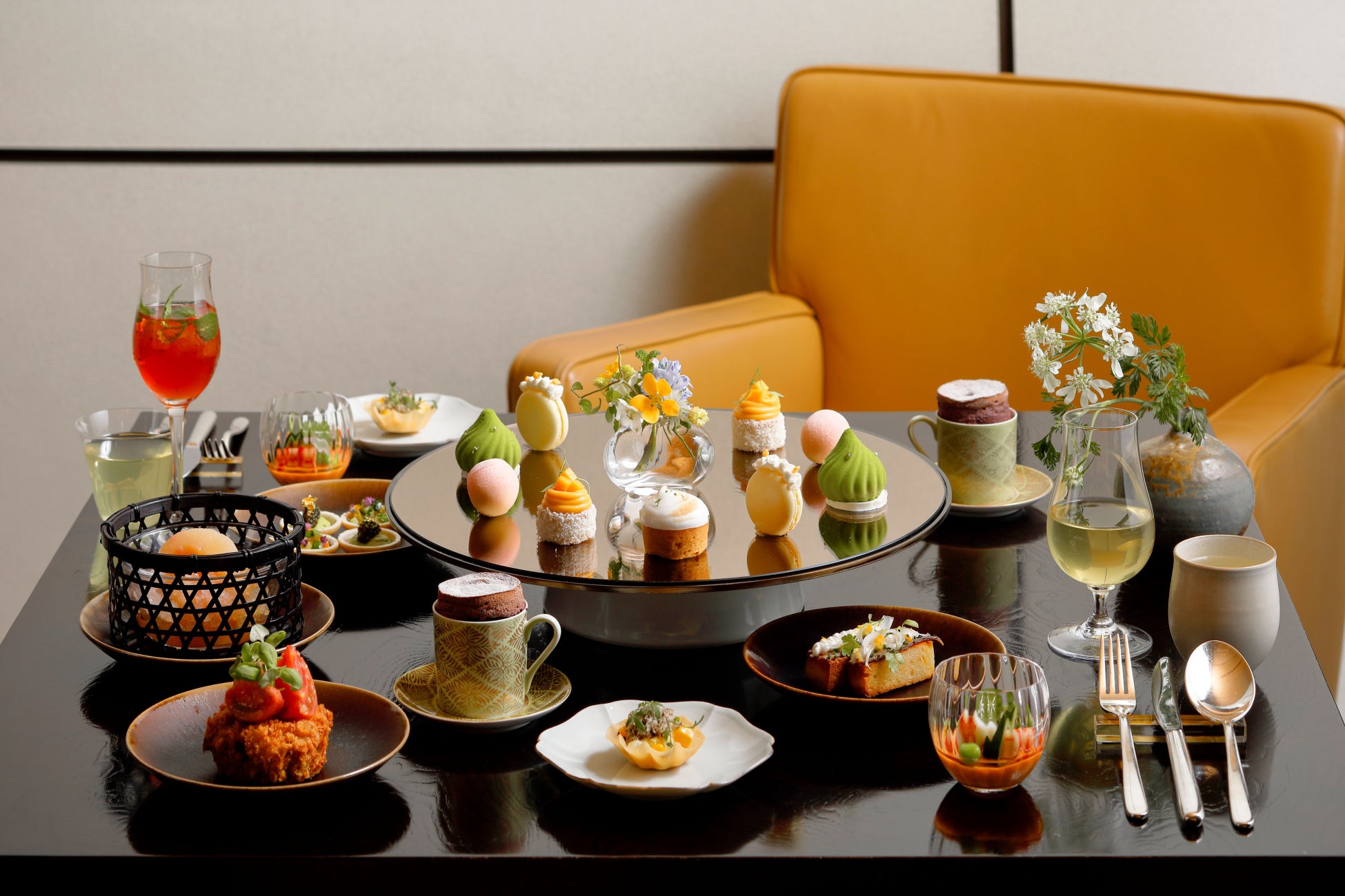 【パーク ハイアット 京都】 「ザ リビングルーム」旬の食材で贅を尽くした涼やかなビジュアルの夏限定アフタヌーンティー＆デザート　 ～7月1日（火）より提供開始～